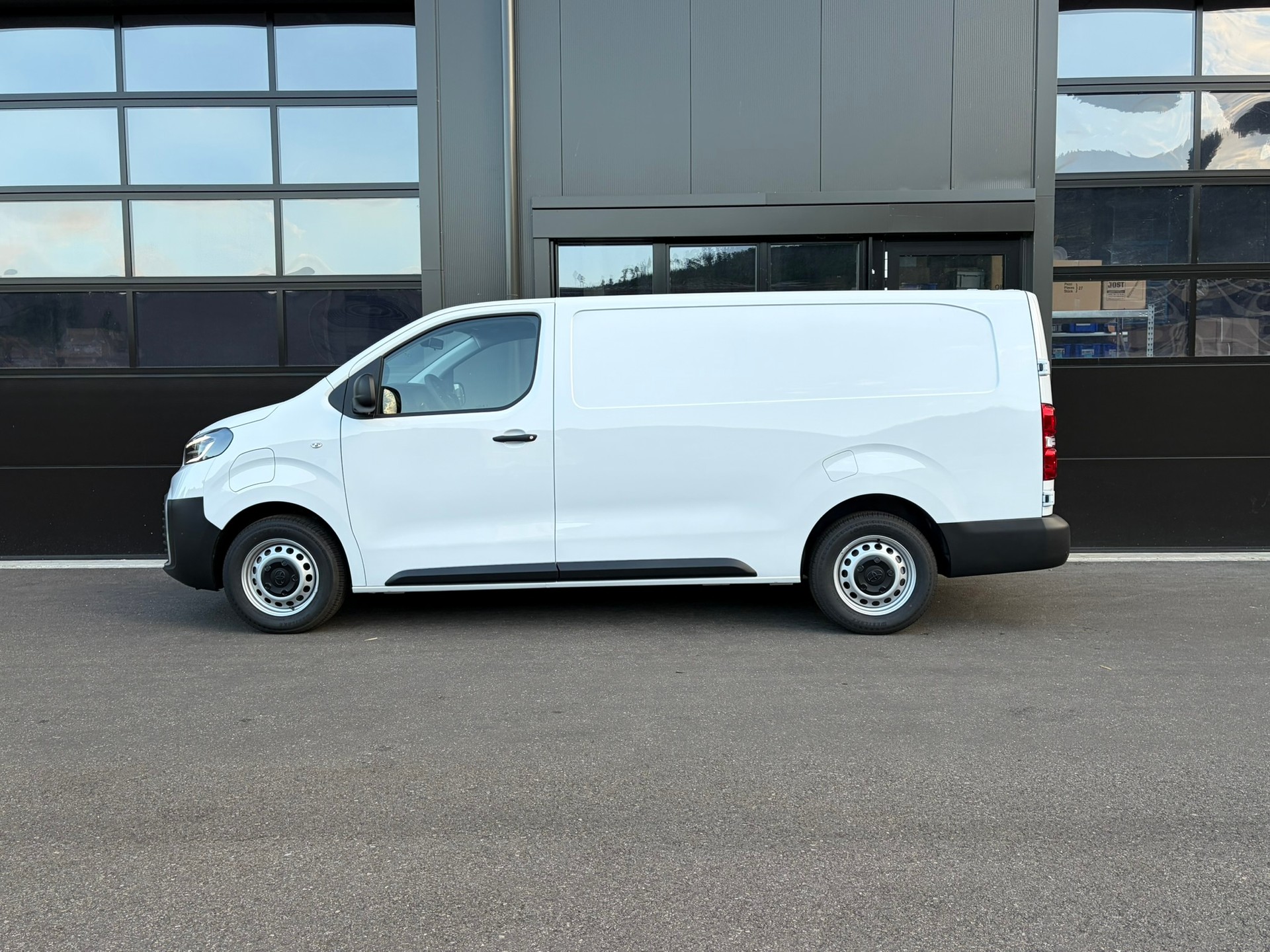 TOYOTA Proace EV 75kWh Medium Active-image-0