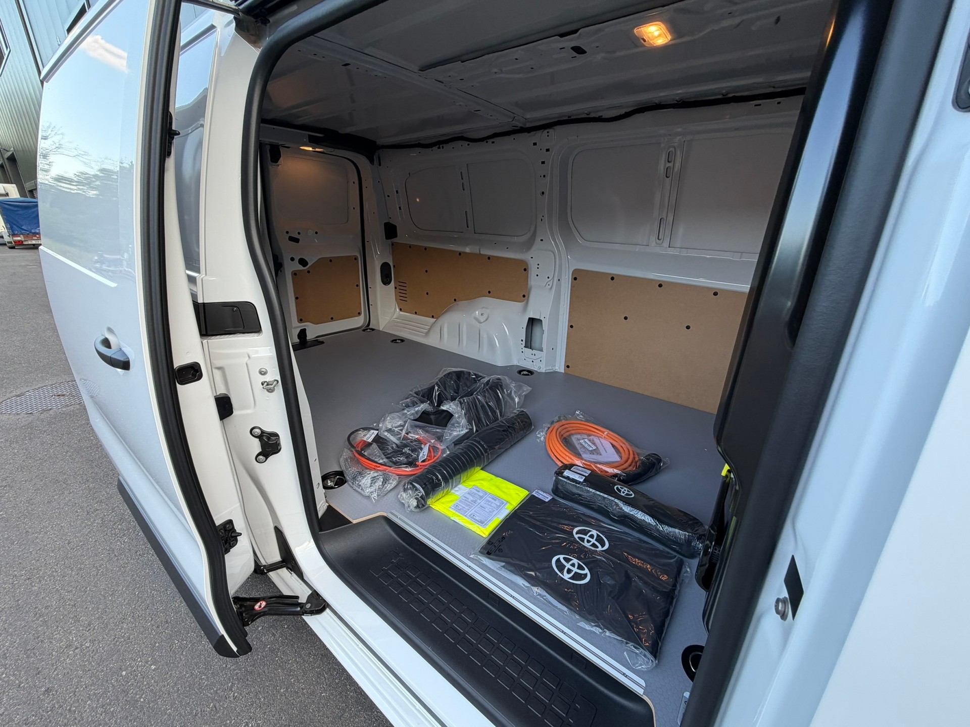 TOYOTA Proace EV 75kWh Medium Active-image-10