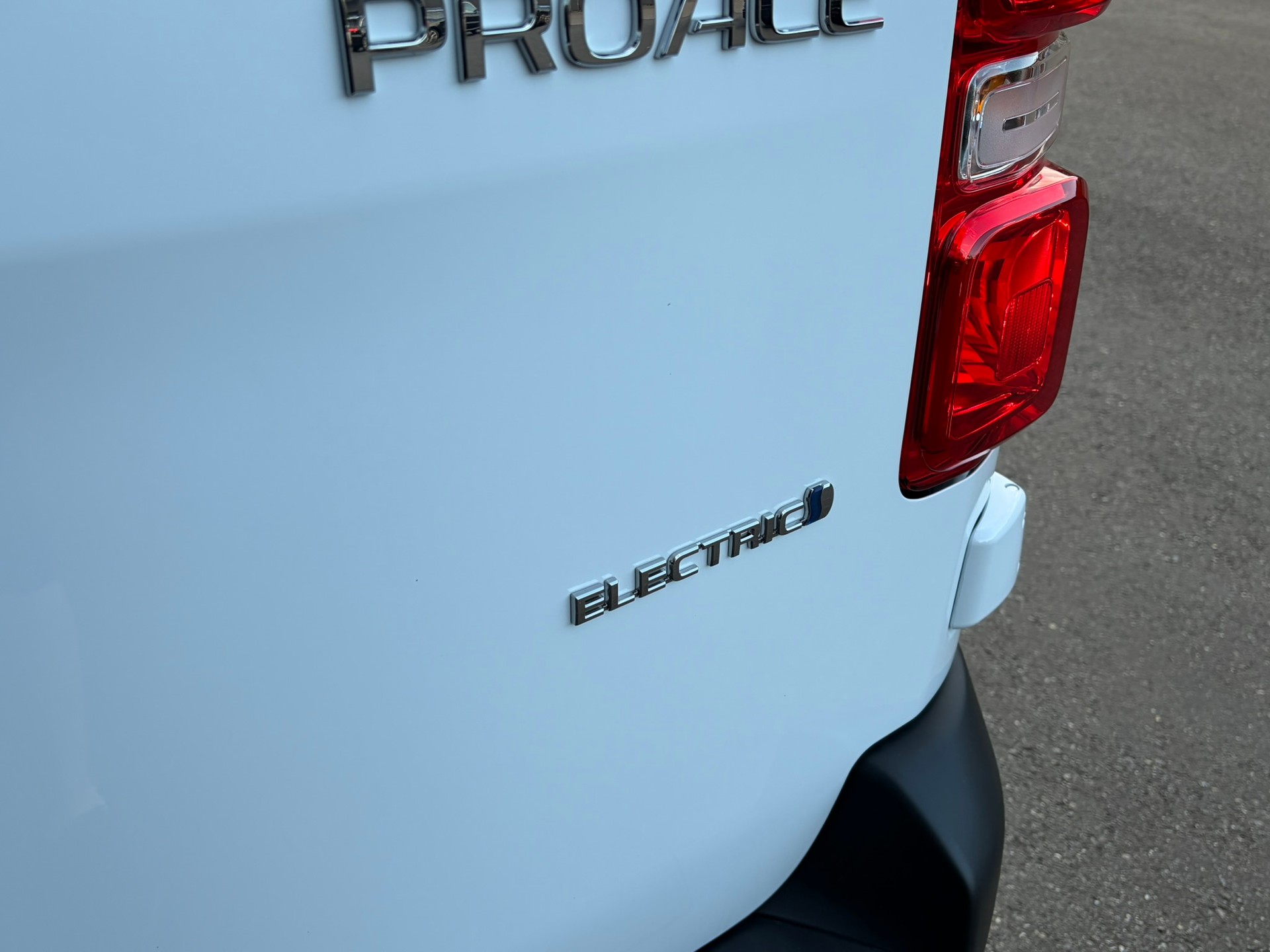 TOYOTA Proace EV 75kWh Medium Active-image-7