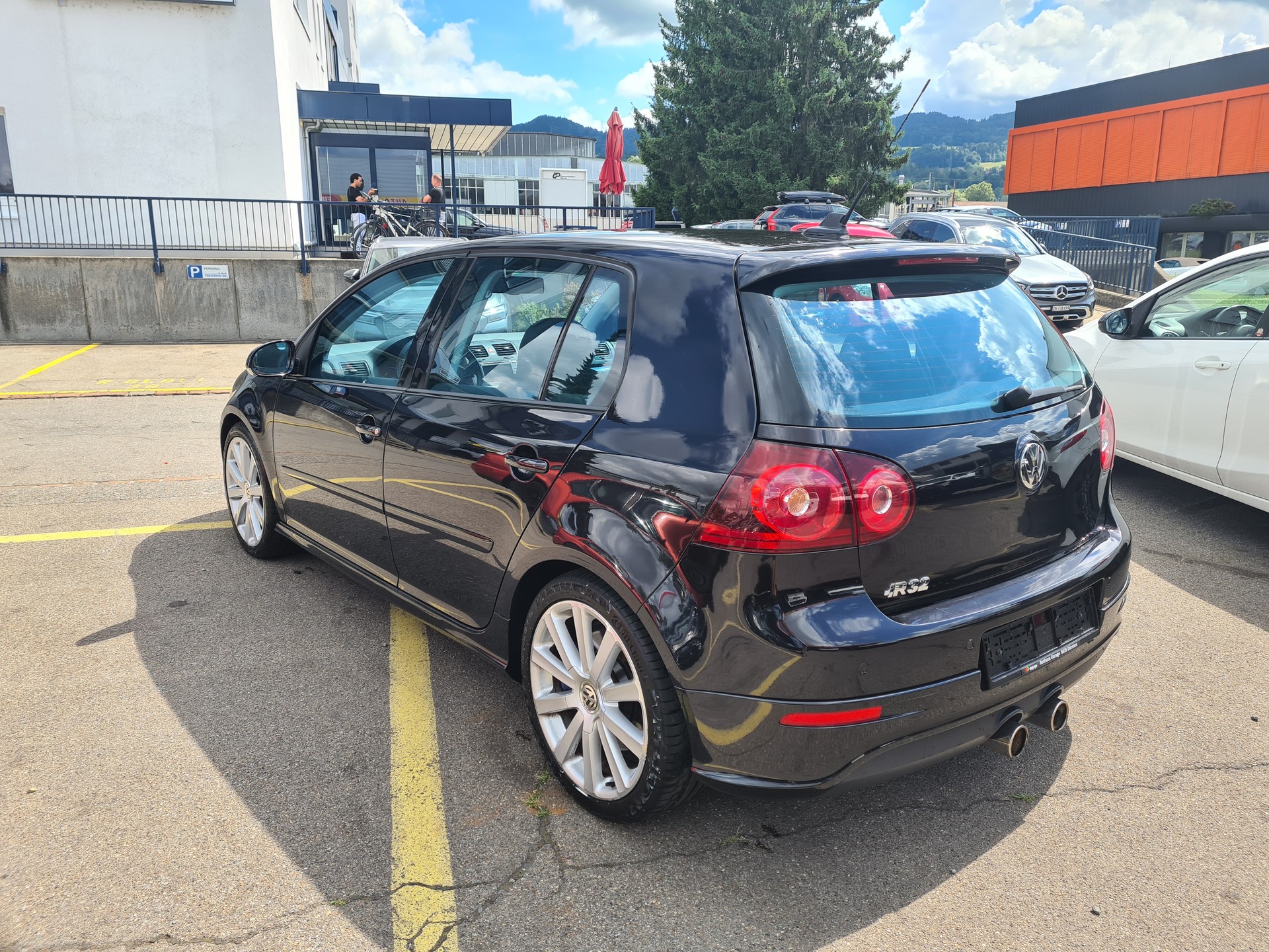 VW Golf R32 4Motion-image-4