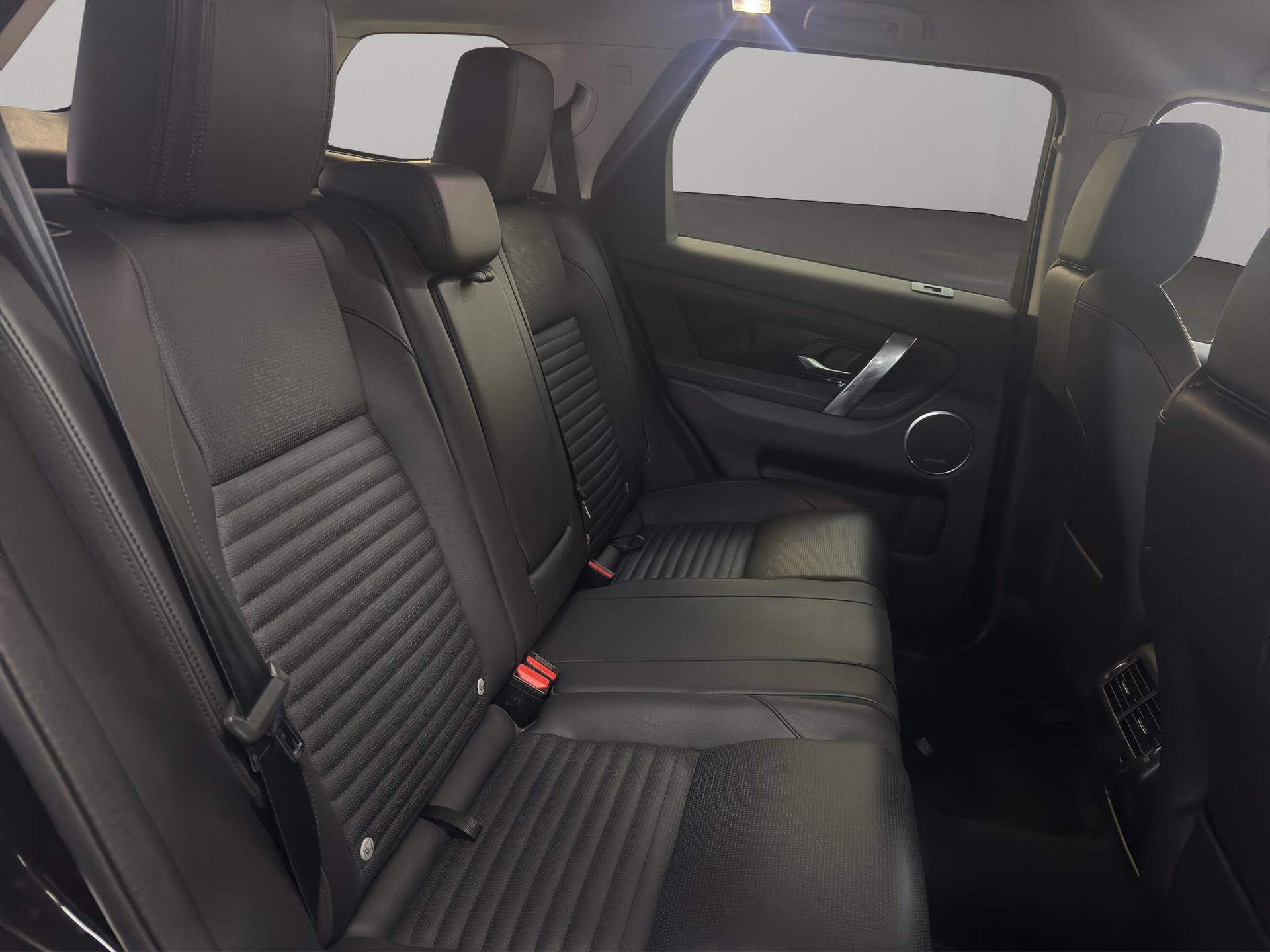 LAND ROVER Discovery Sport 2.0 SD4 200 SE-image-8