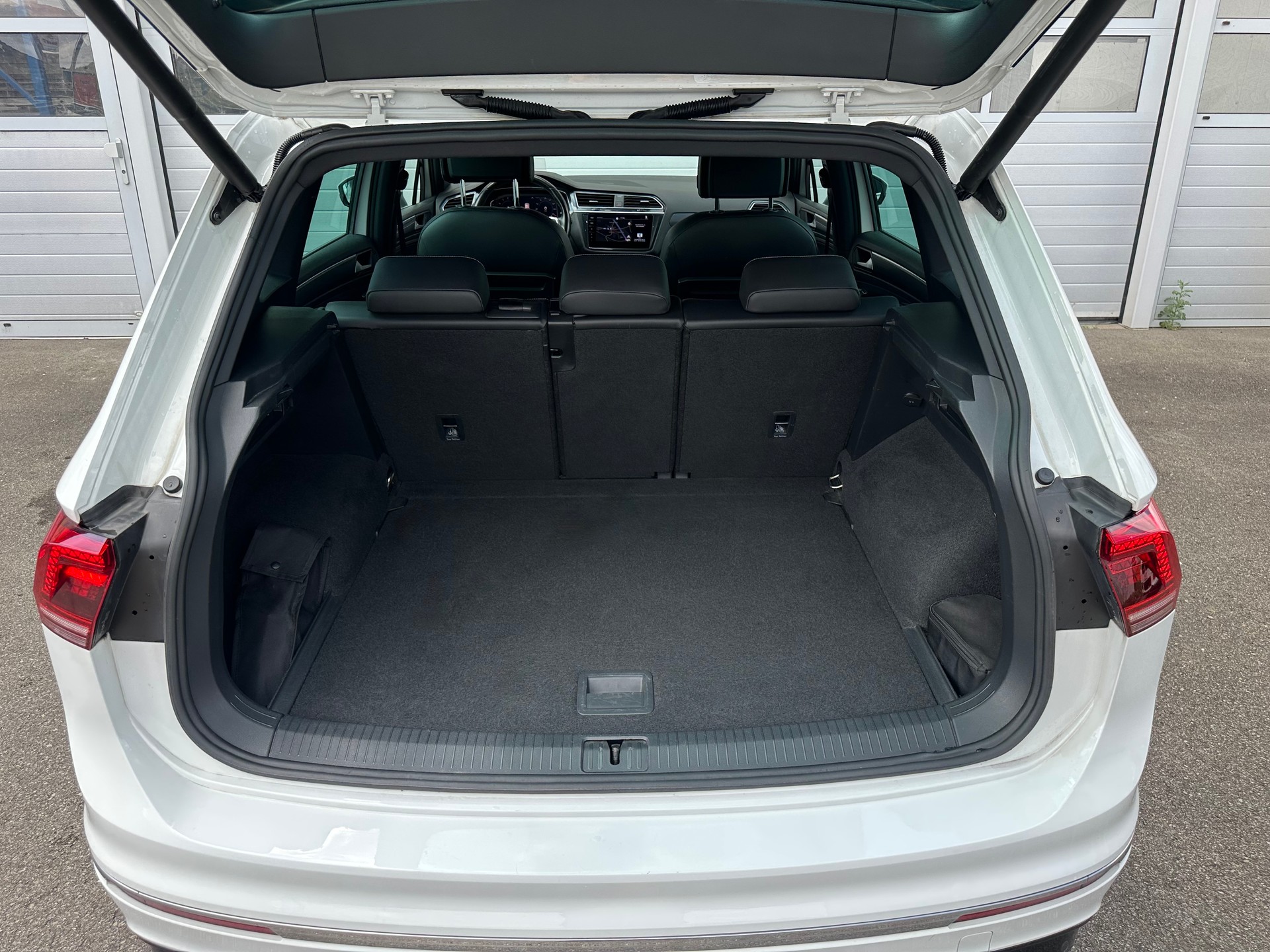 VW Tiguan 2.0TSI R-Line 4Motion DSG-image-5