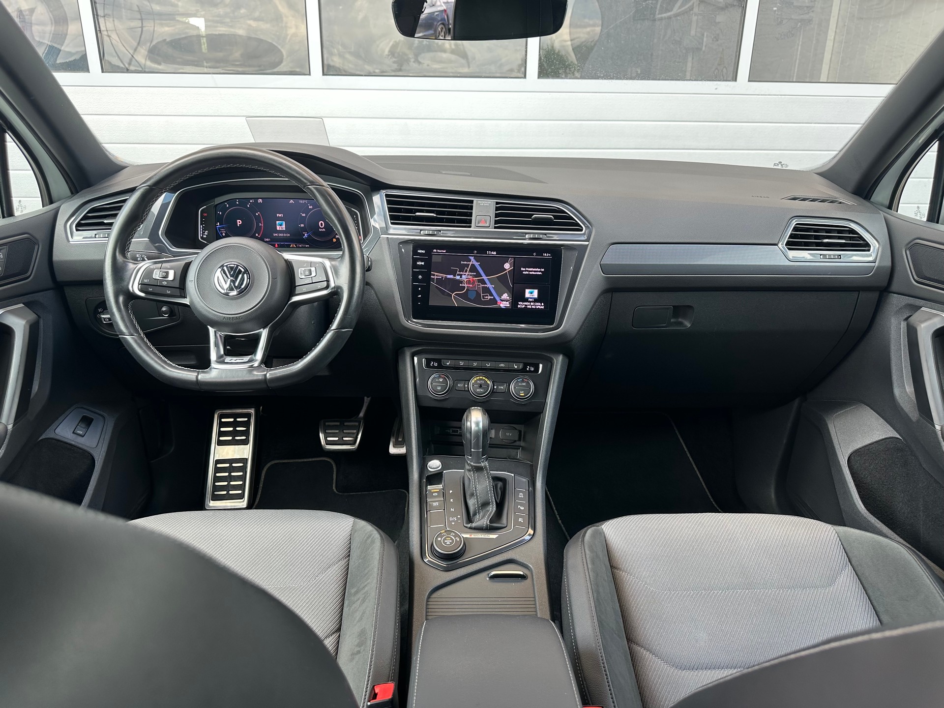 VW Tiguan 2.0TSI R-Line 4Motion DSG-image-6