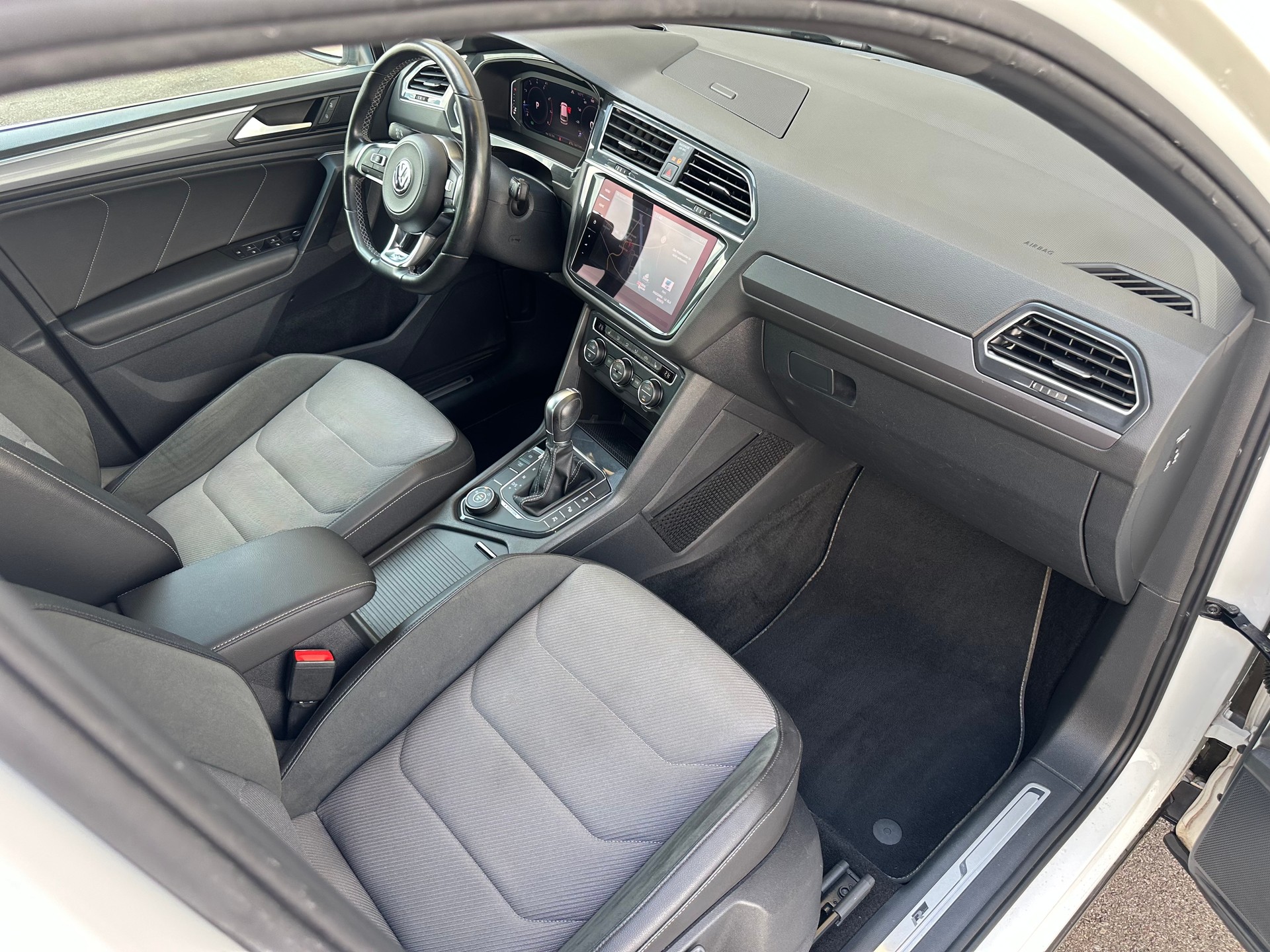 VW Tiguan 2.0TSI R-Line 4Motion DSG-image-7