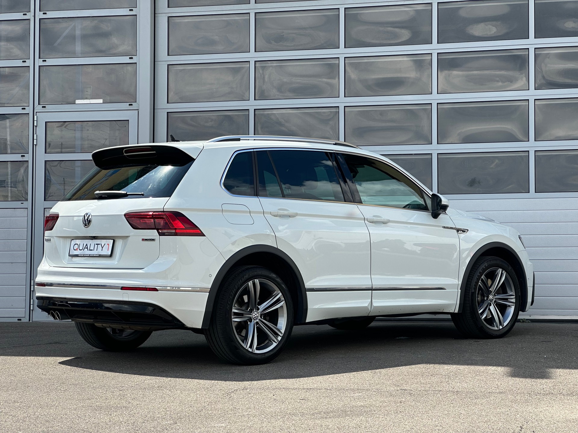 VW Tiguan 2.0TSI R-Line 4Motion DSG-image-2
