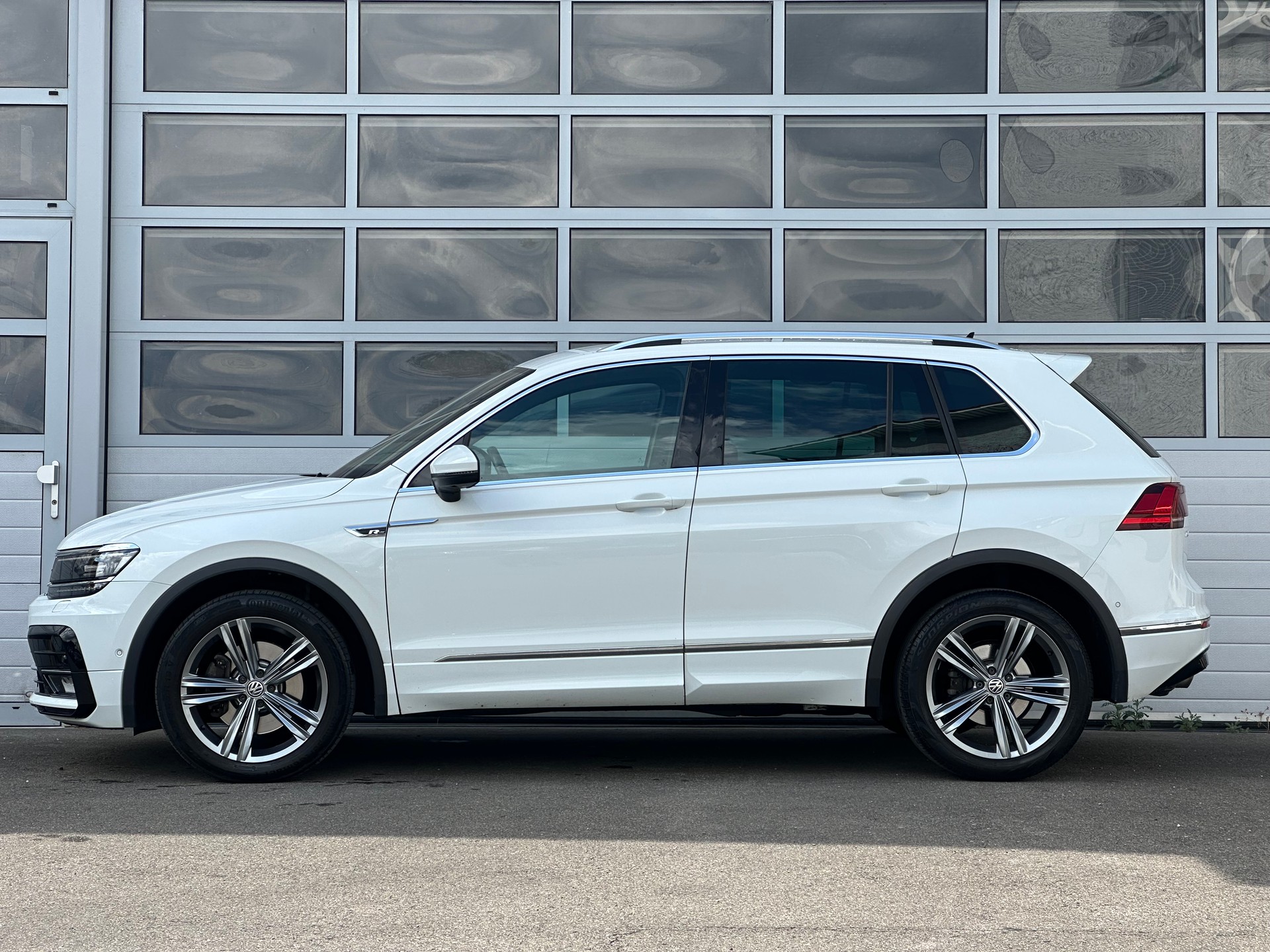 VW Tiguan 2.0TSI R-Line 4Motion DSG-image-1