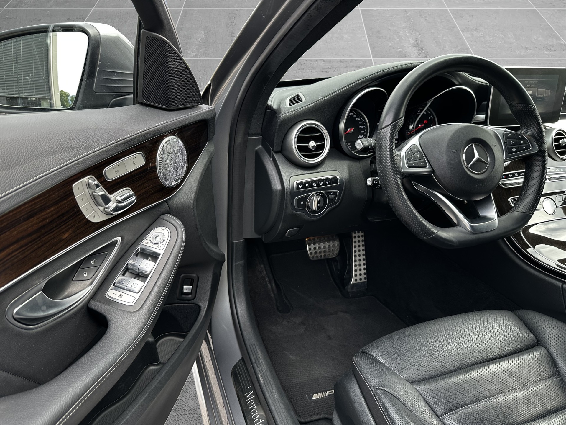 MERCEDES-BENZ C 400 AMG Line 4Matic 7G-Tronic-image-13
