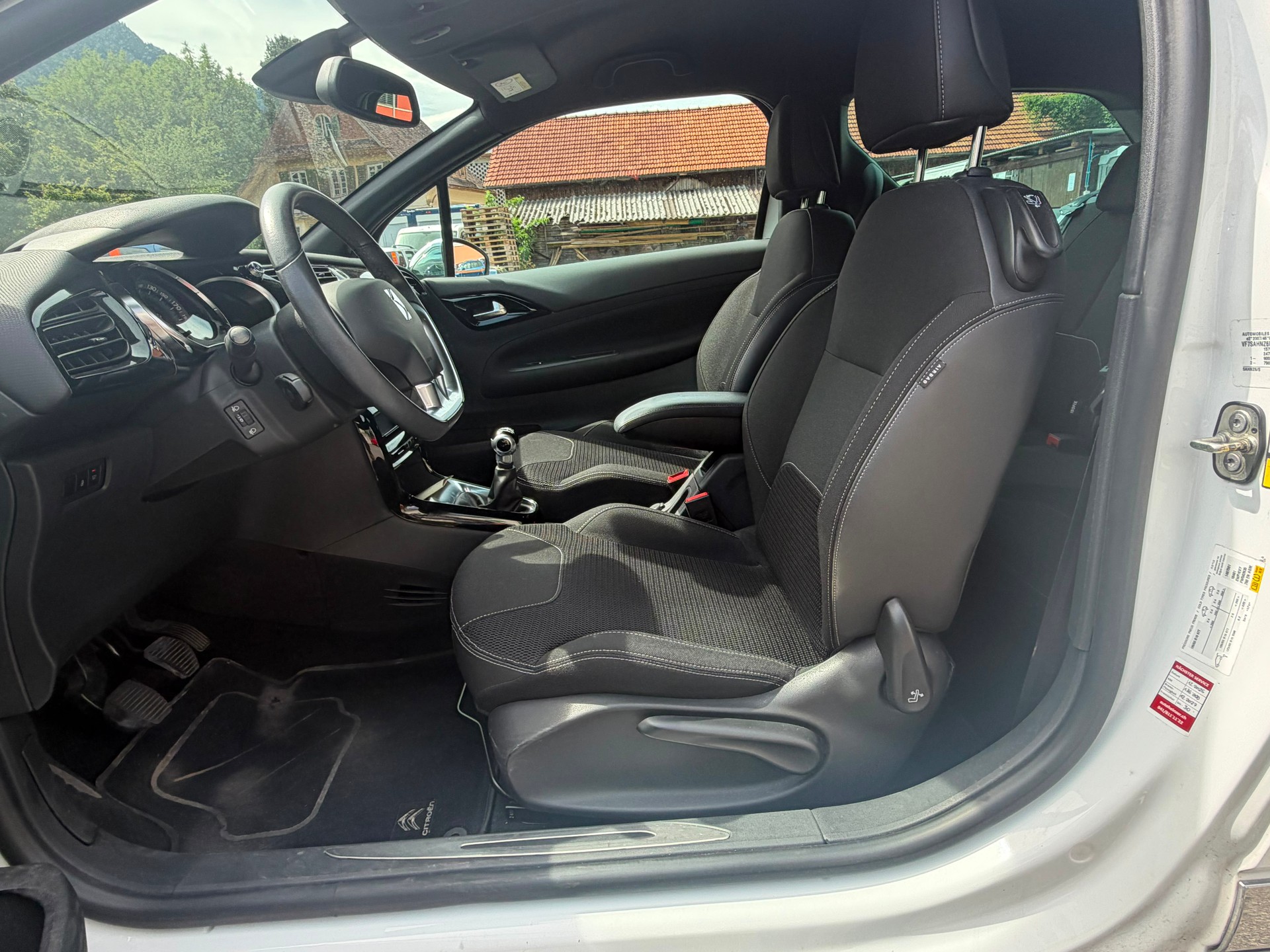 DS AUTOMOBILES DS3 1.2 PureTech SO Irresistible-image-6