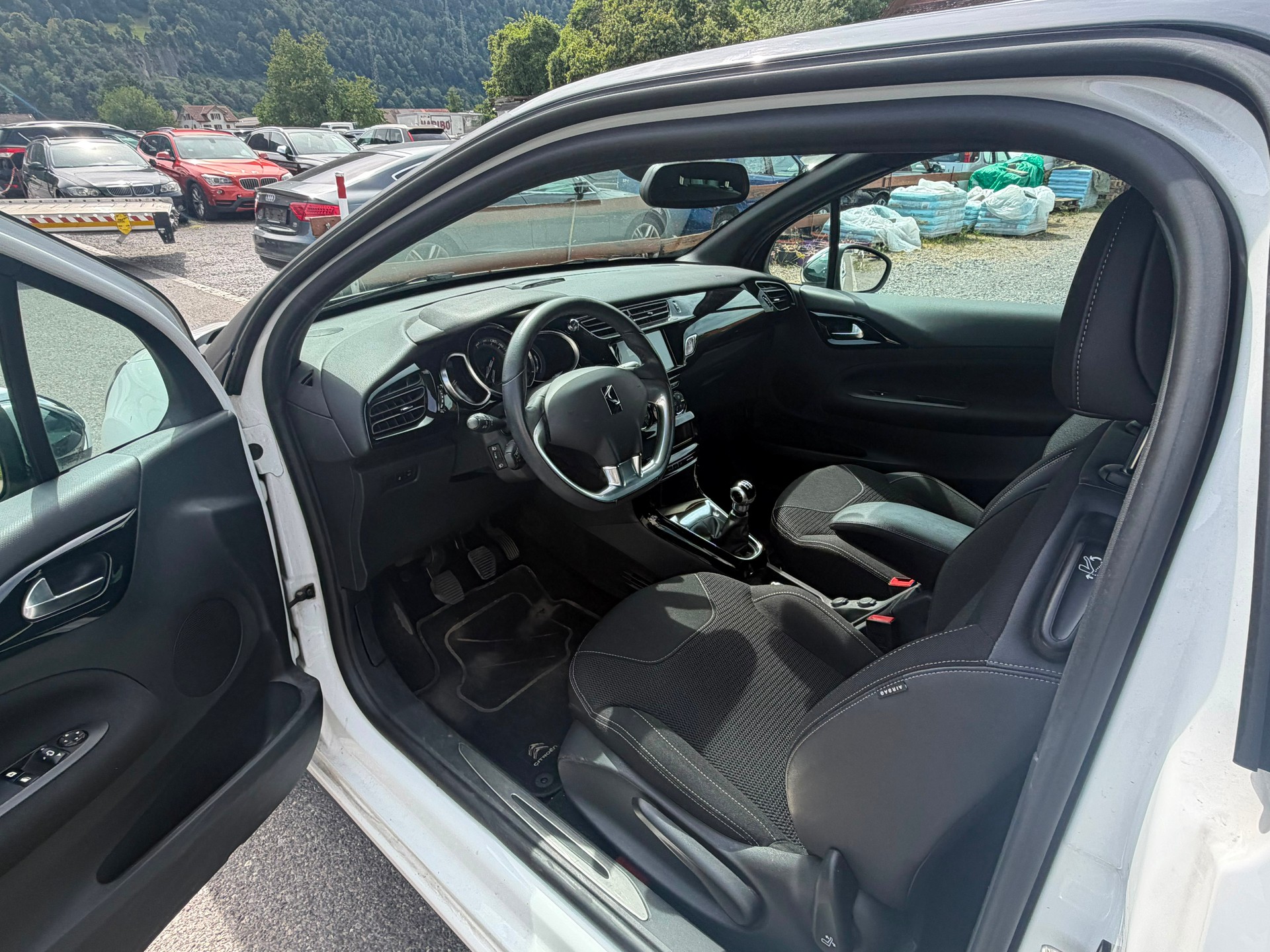 DS AUTOMOBILES DS3 1.2 PureTech SO Irresistible-image-5