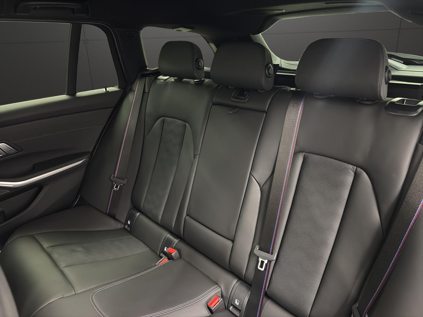 BMW M3 Competition xDrive Touring-image-13