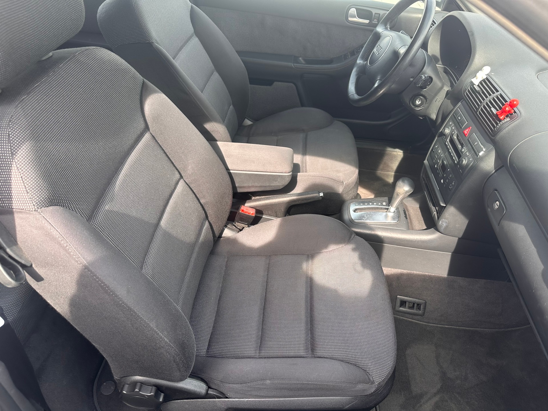 AUDI A3 1.6 Attraction-image-8