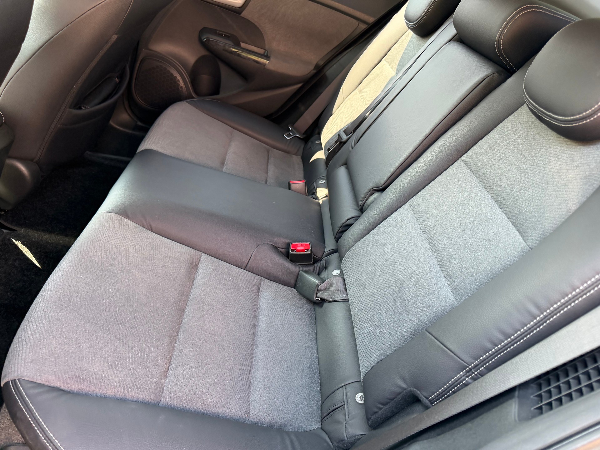 HONDA Insight 1.3i Hybrid Executive CVT-image-3