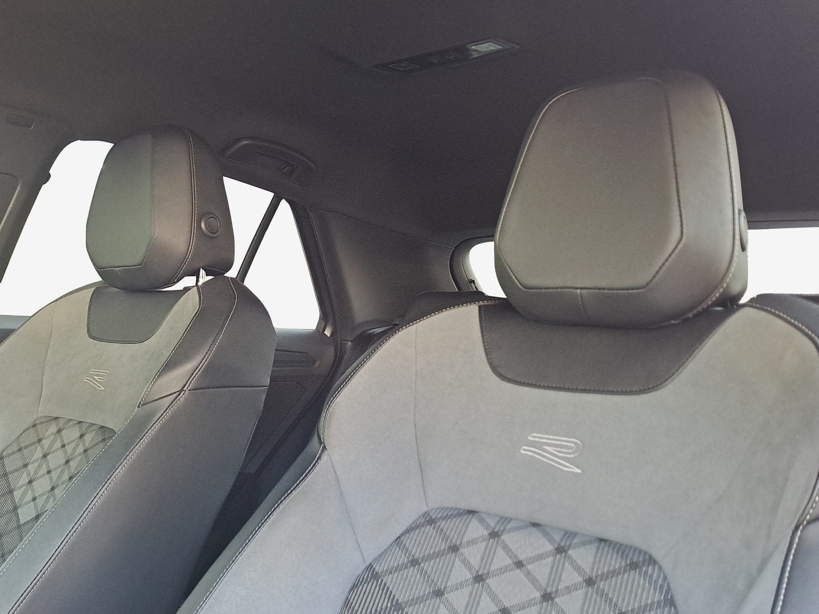 VW T-Roc 1.5 TSI EVO R-Line DSG-image-15
