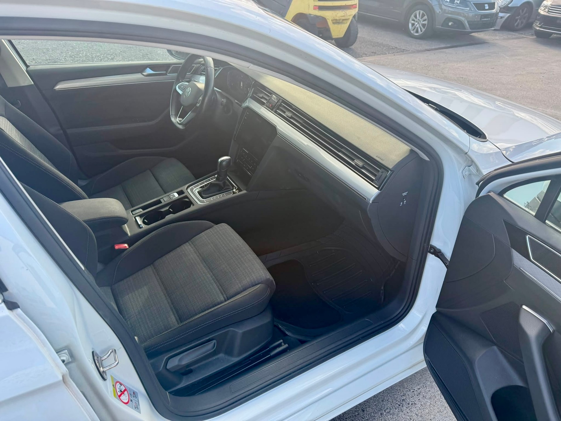 VW Passat 2.0 TDI BMT Business DSG-image-10