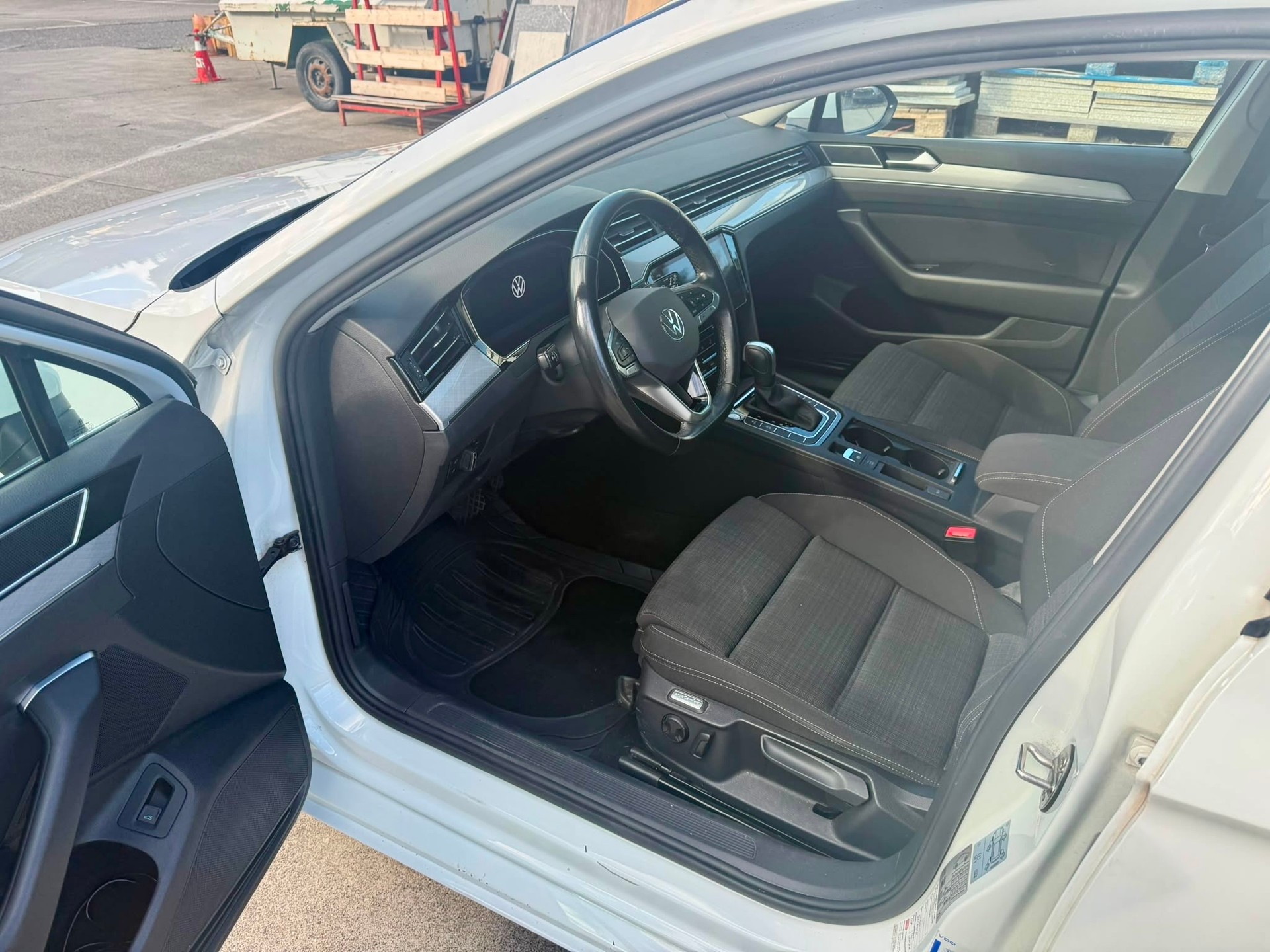 VW Passat 2.0 TDI BMT Business DSG-image-11