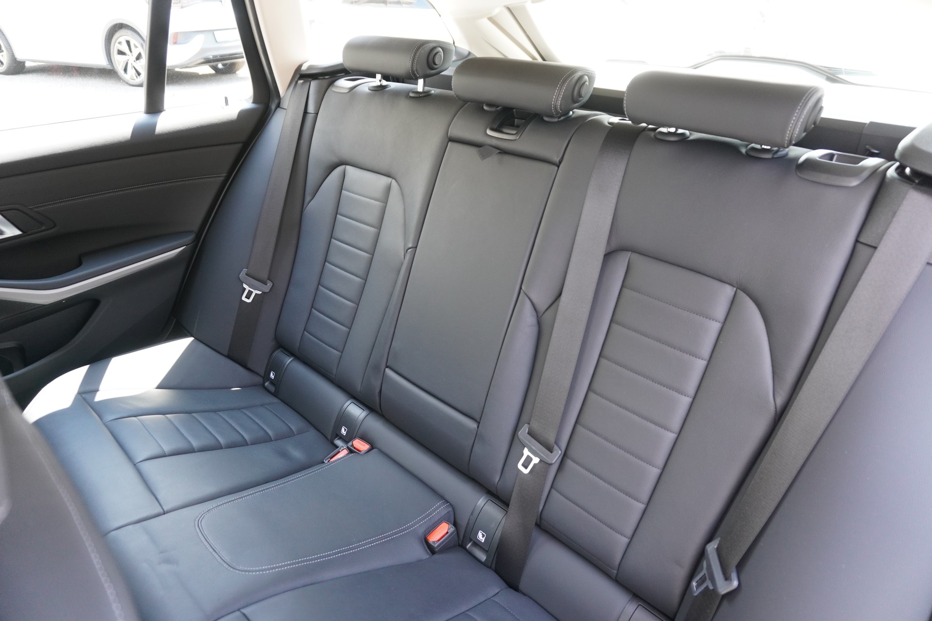 BMW 318d 48V Touring Steptronic-image-13