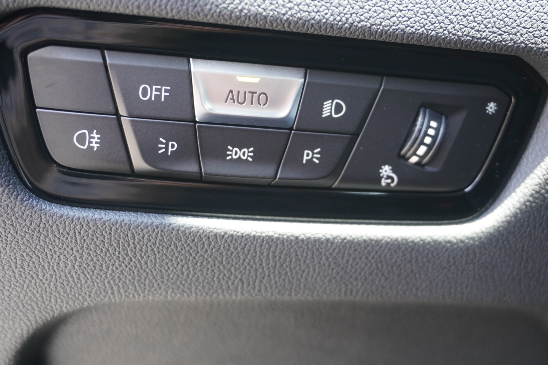 BMW 318d 48V Touring Steptronic-image-11