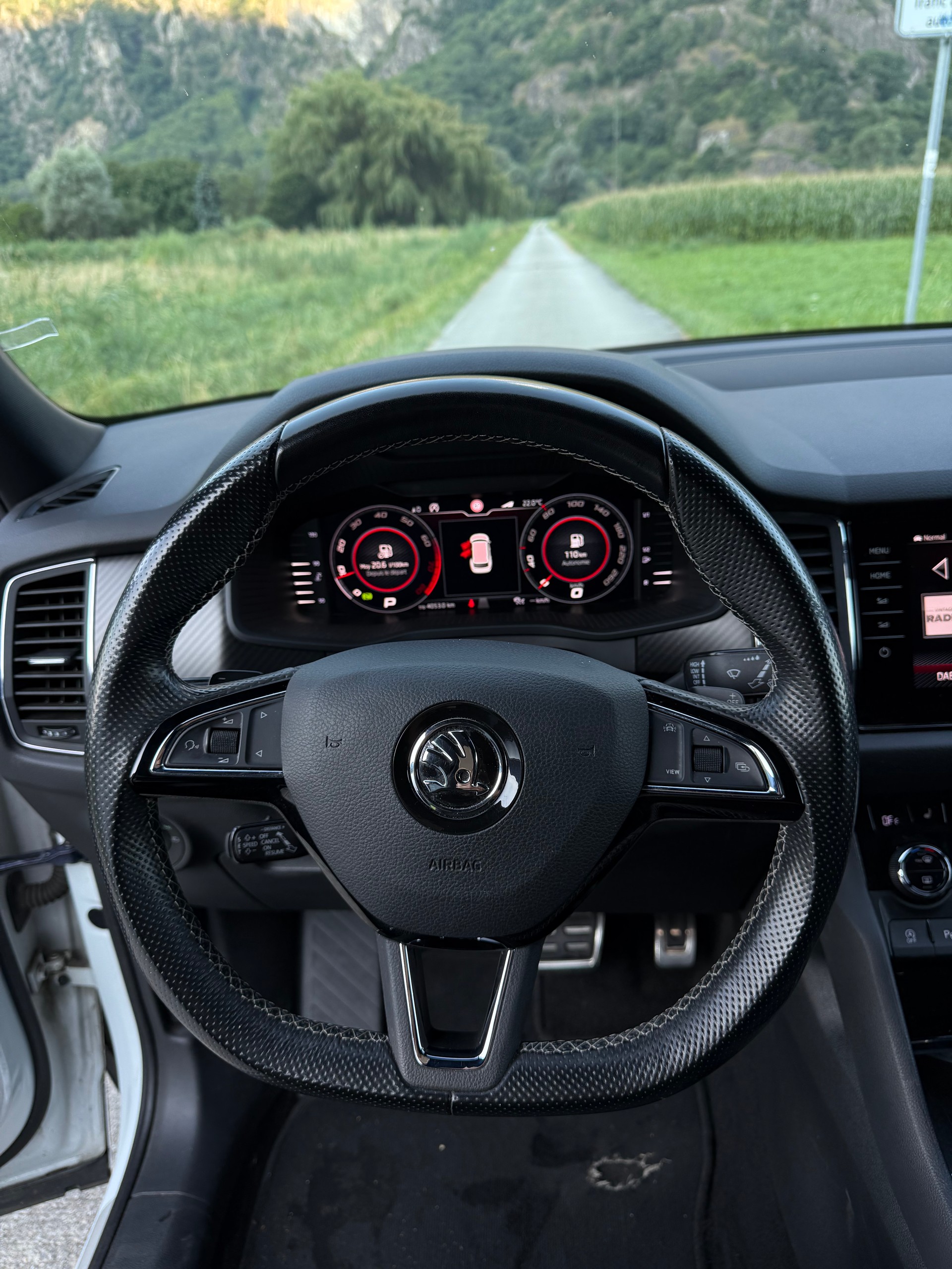 SKODA Kodiaq 2.0 TSI 4x4 Sport Line-image-10