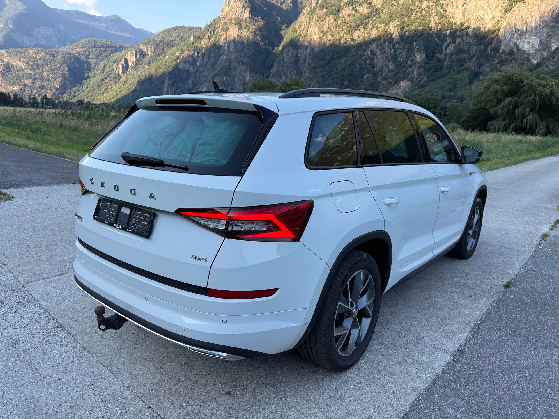 SKODA Kodiaq 2.0 TSI 4x4 Sport Line-image-5