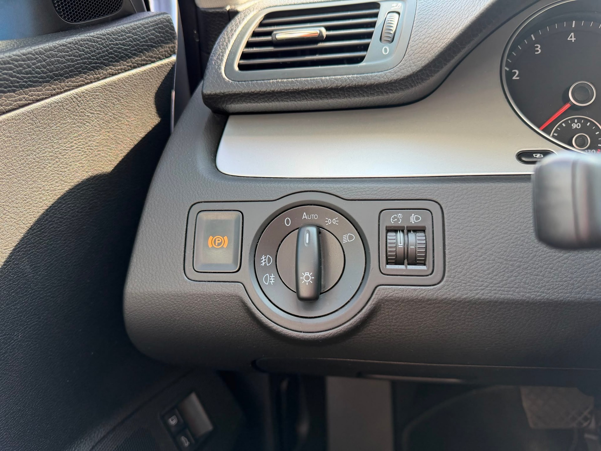 VW Passat Variant 1.4 TSI BlueMotion Comfortline DSG-image-22