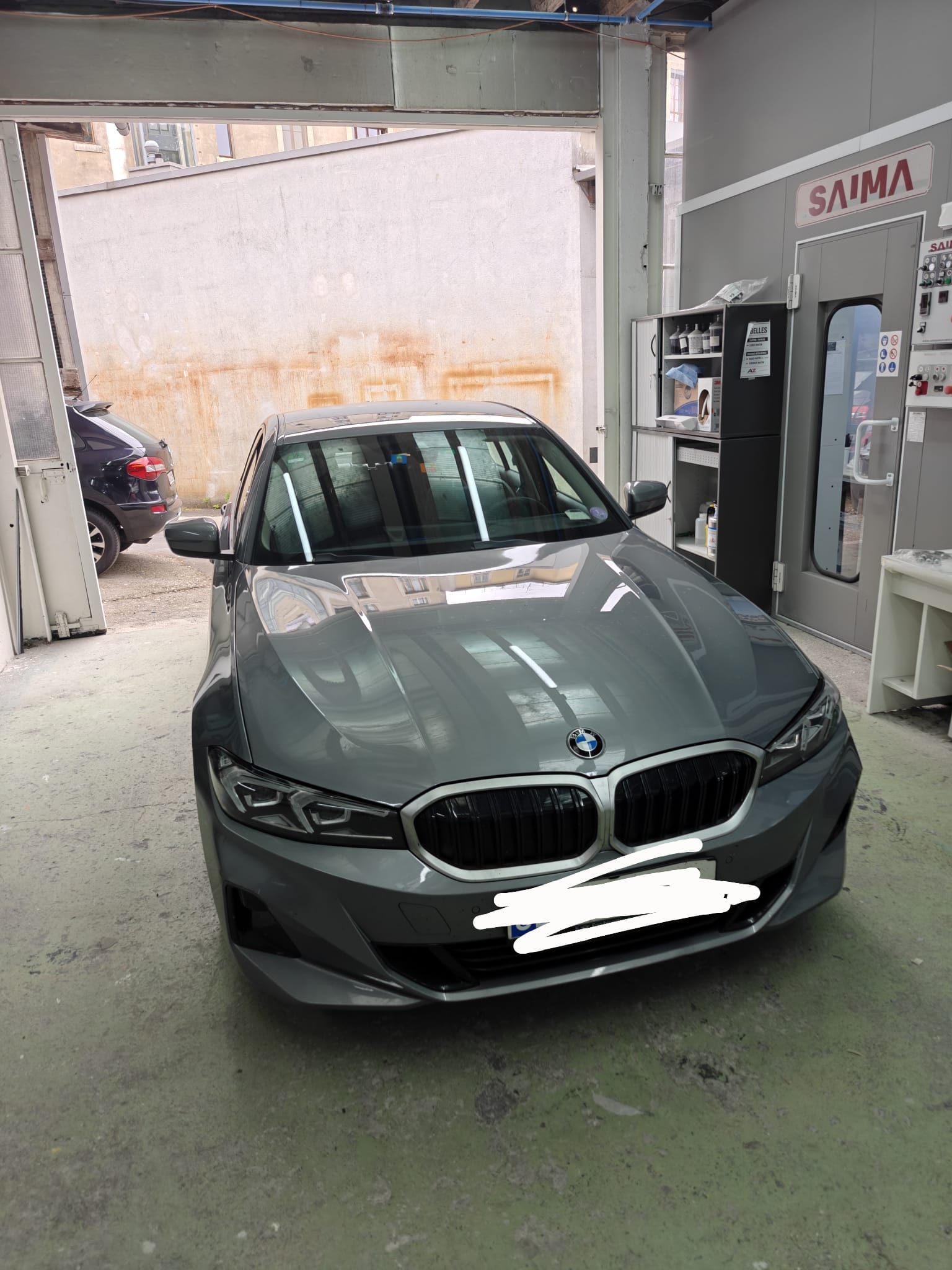 BMW 318i-image-2