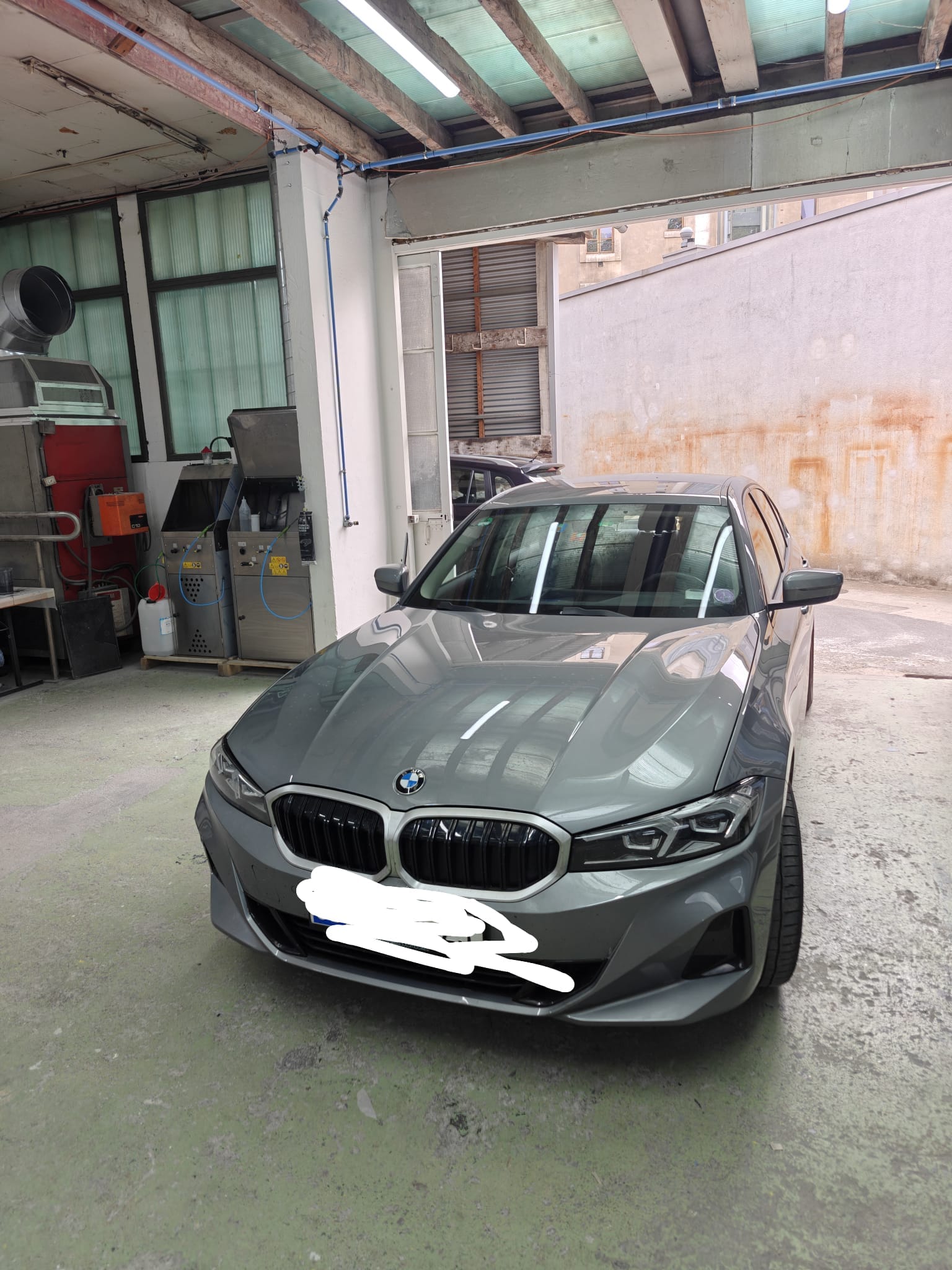 BMW 318i-image-0