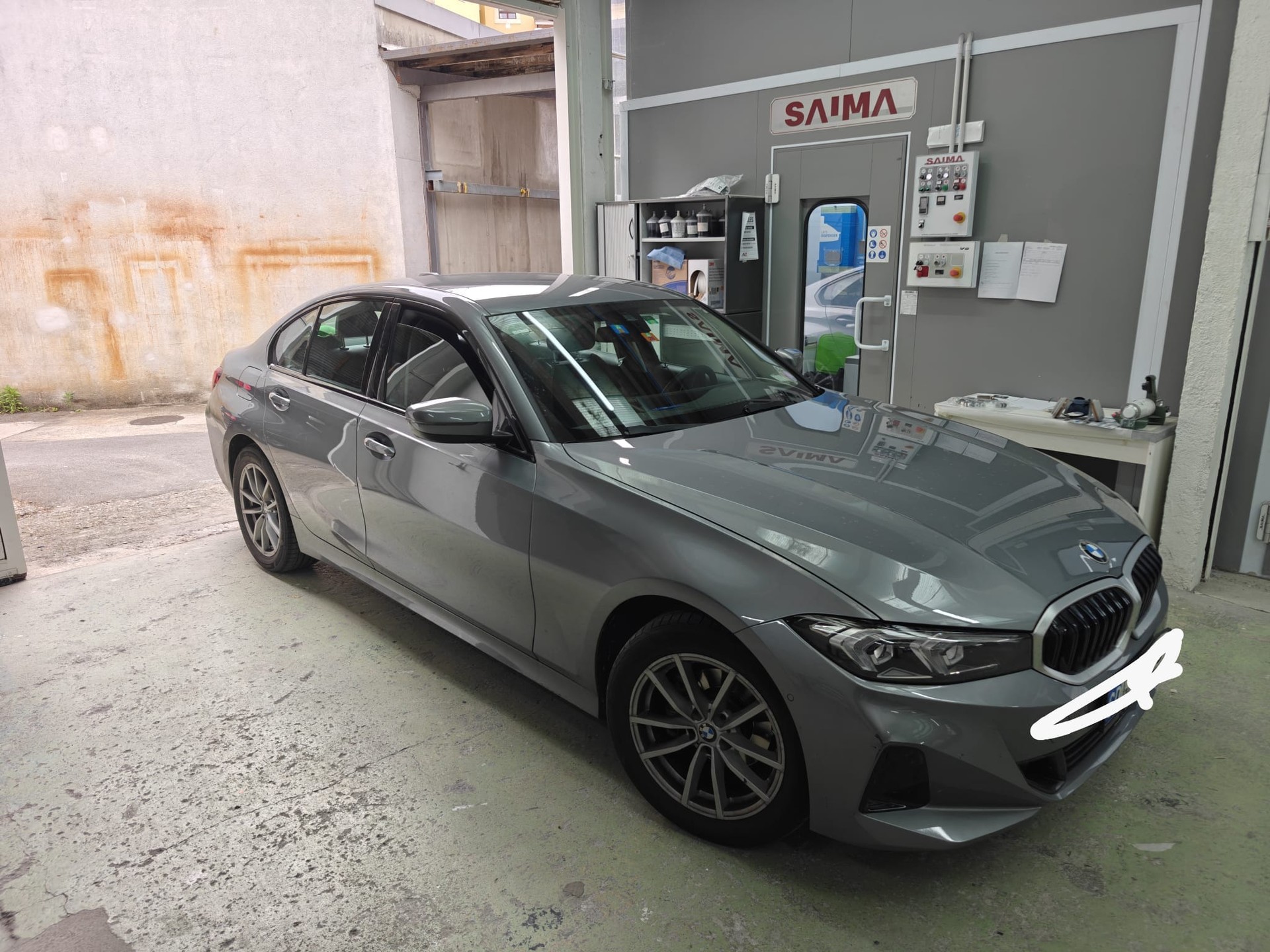 BMW 318i-image-3
