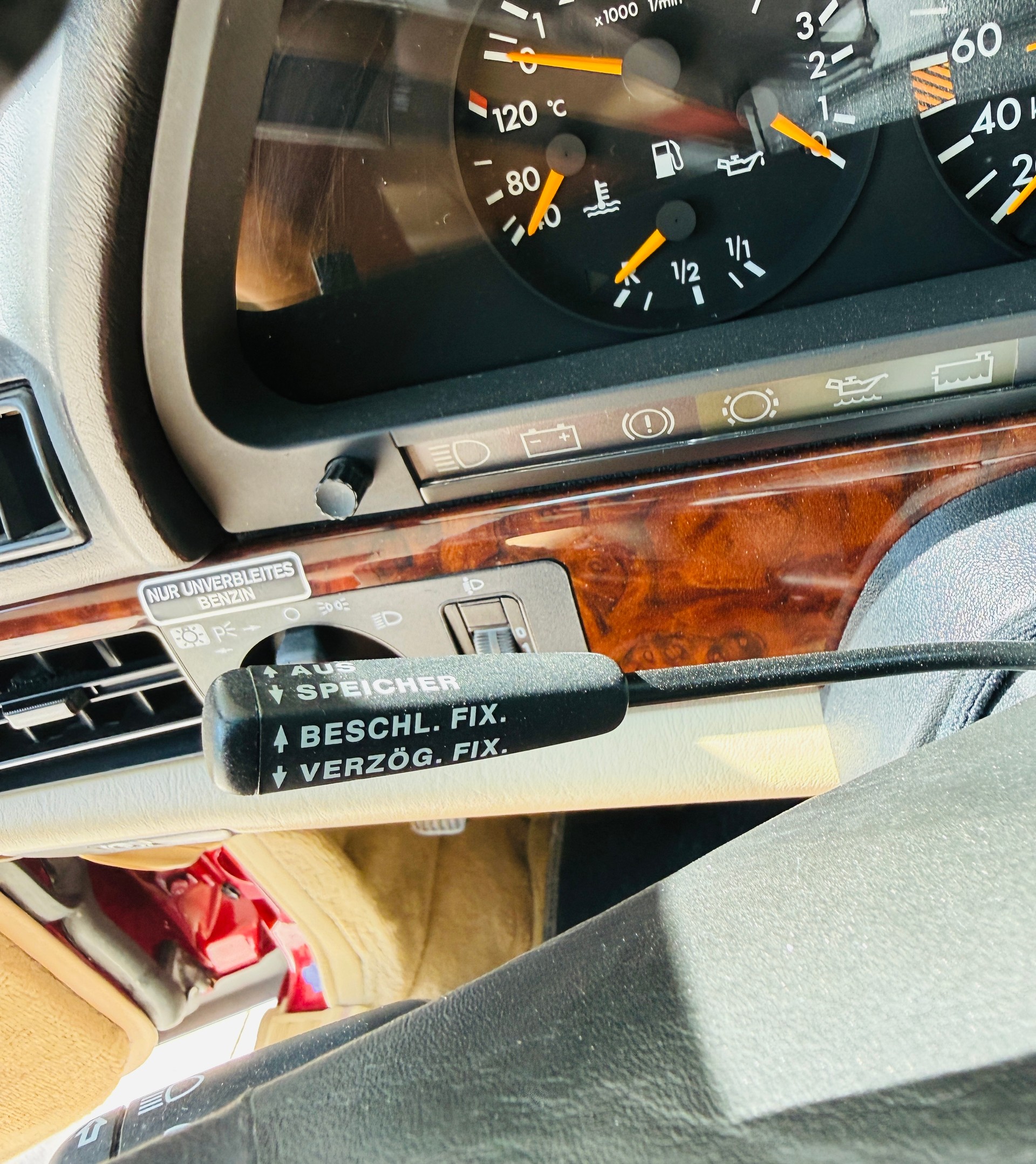 MERCEDES-BENZ 560 SEC Veteranenfahrzeug-image-7