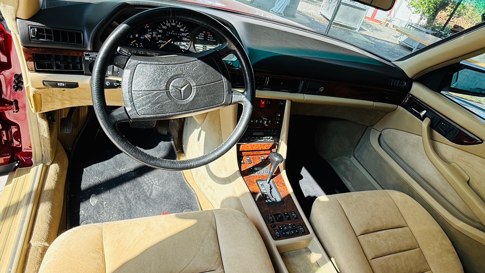MERCEDES-BENZ 560 SEC Veteranenfahrzeug-image-17