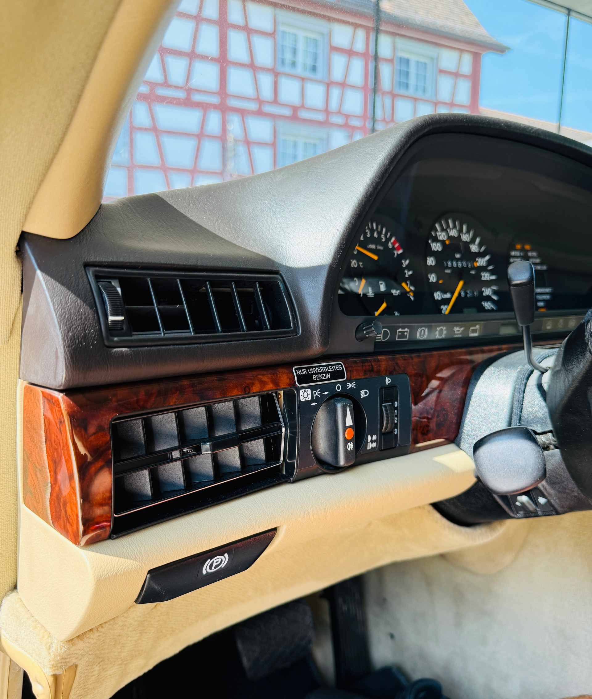 MERCEDES-BENZ 560 SEC Veteranenfahrzeug-image-6