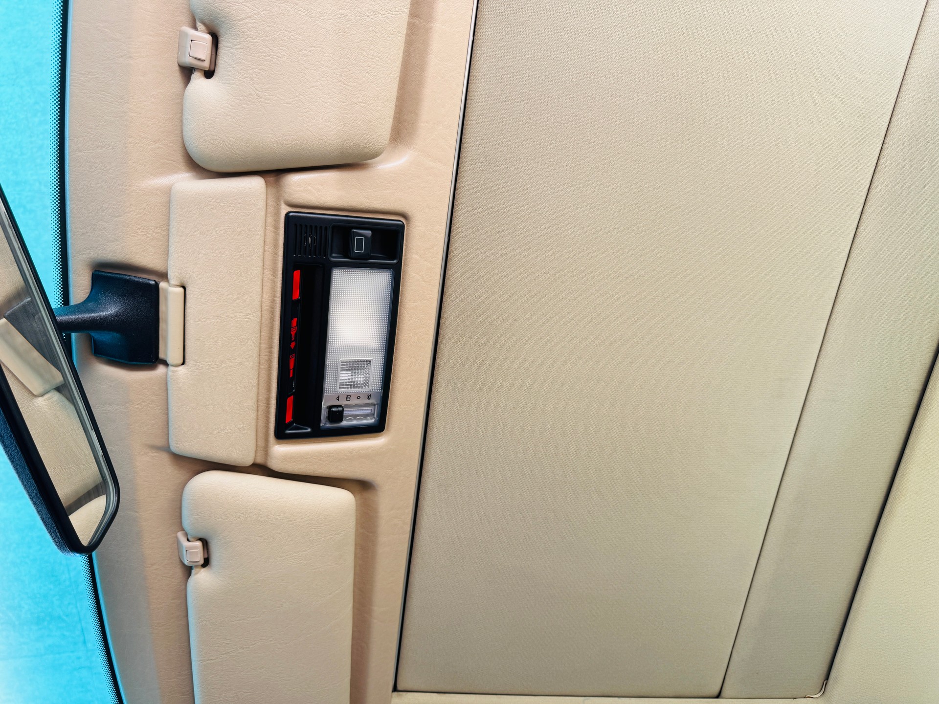 MERCEDES-BENZ 560 SEC Veteranenfahrzeug-image-9