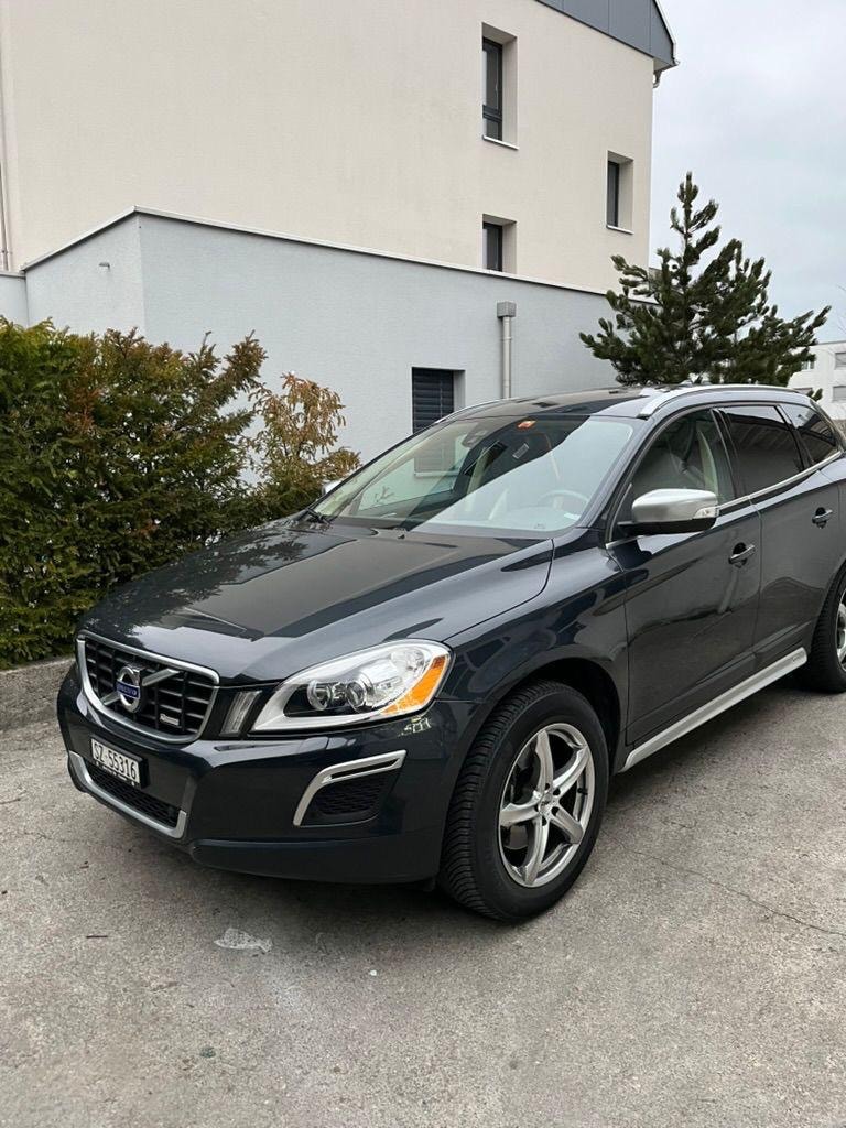 VOLVO XC60 D4 AWD R-Design Geartronic-image-0