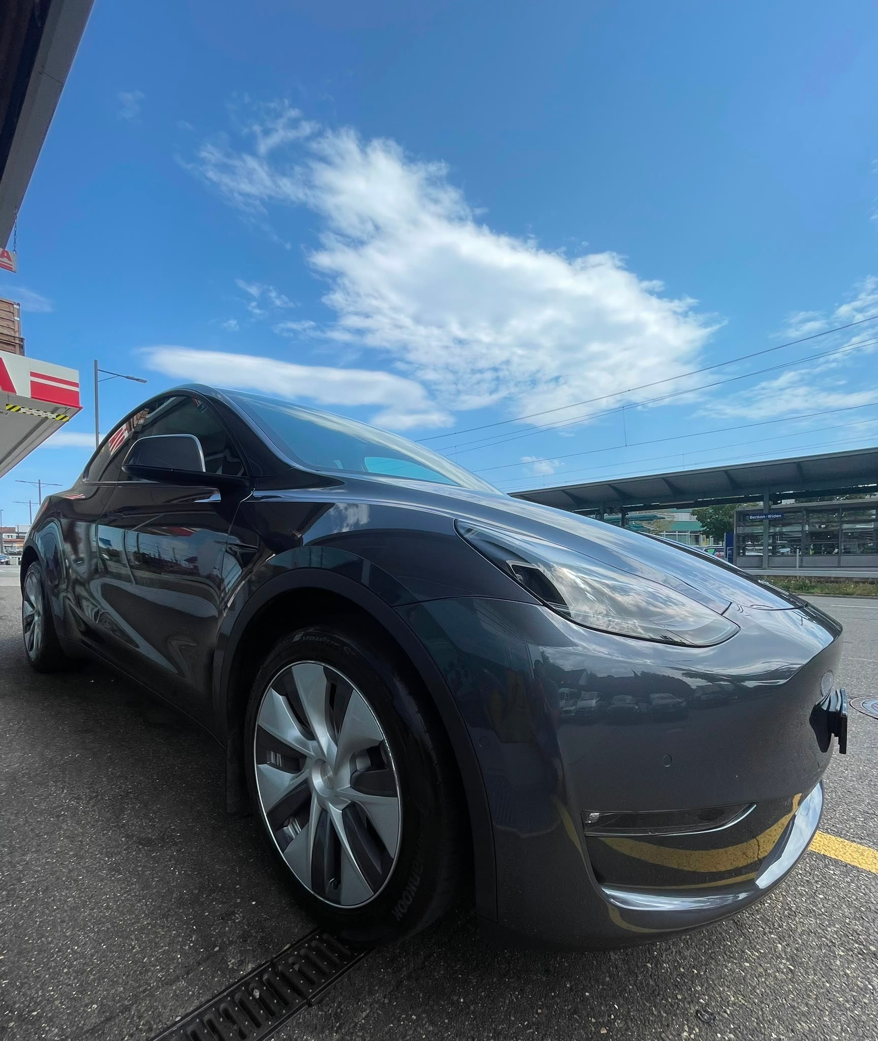 TESLA Y Long Range 533 km (WLTP) 514PS Werksgarantie-image-2