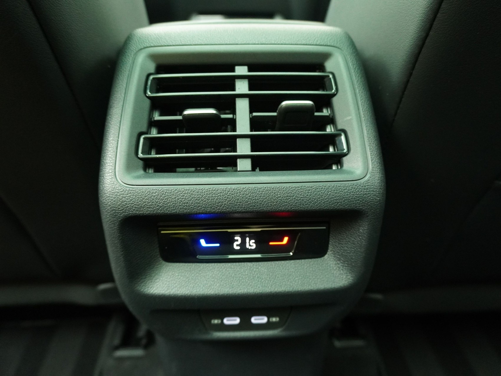 VW Tiguan 2.0 TSI DSG R-Line Black Style 4Motion **VW Werksgarantie bis 12/2030**-image-12