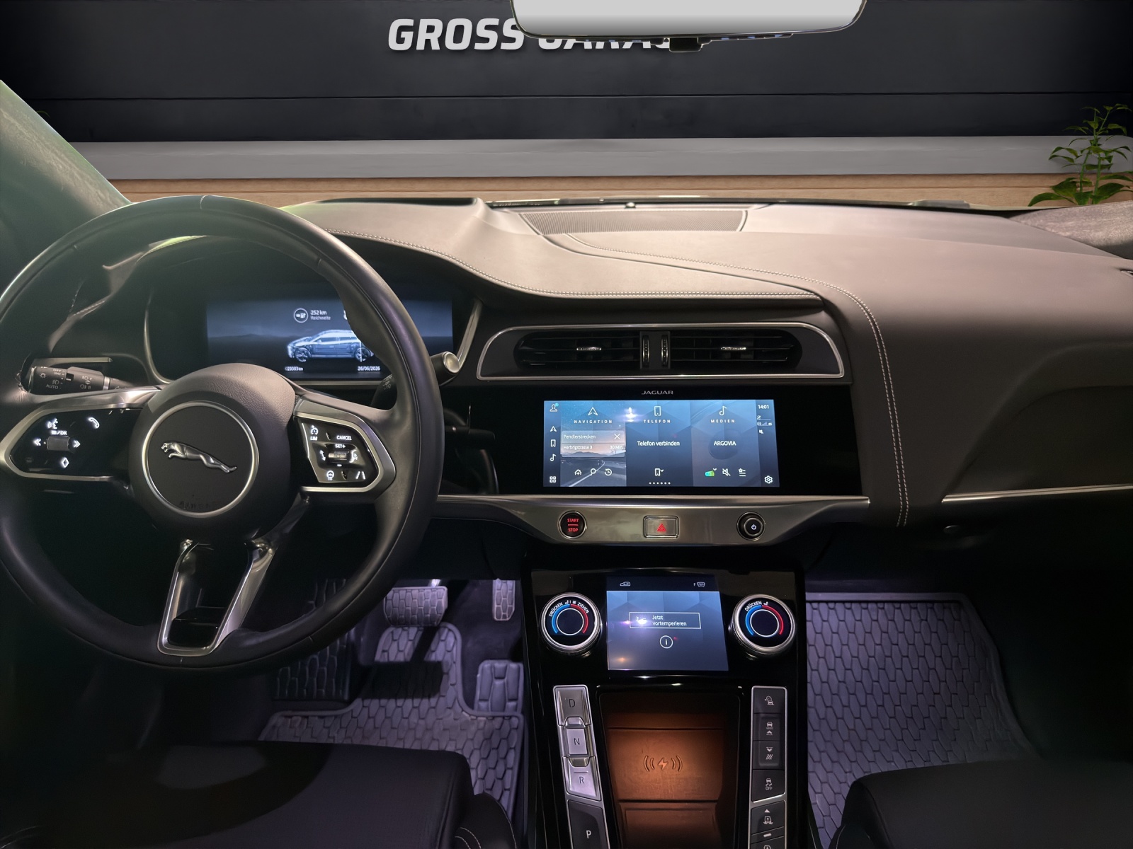 JAGUAR I-Pace EV400 R-Dyn. SE-image-5