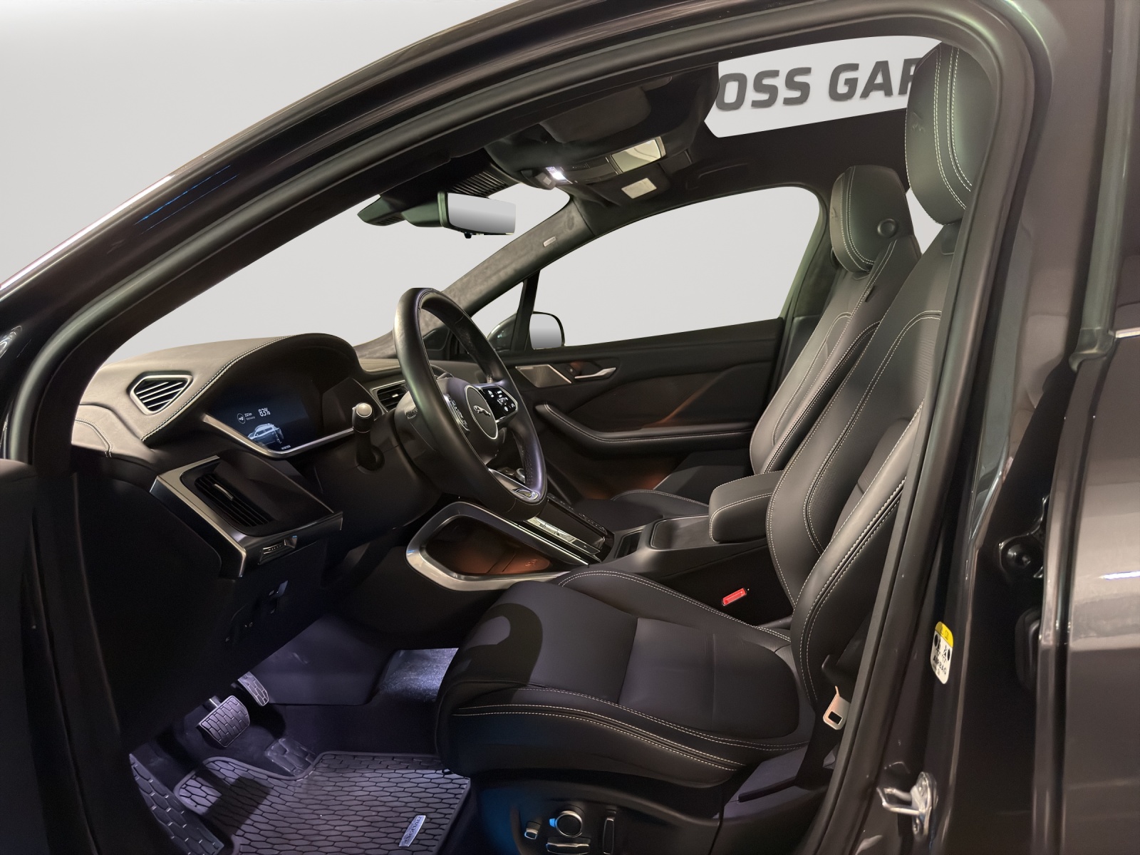 JAGUAR I-Pace EV400 R-Dyn. SE-image-4