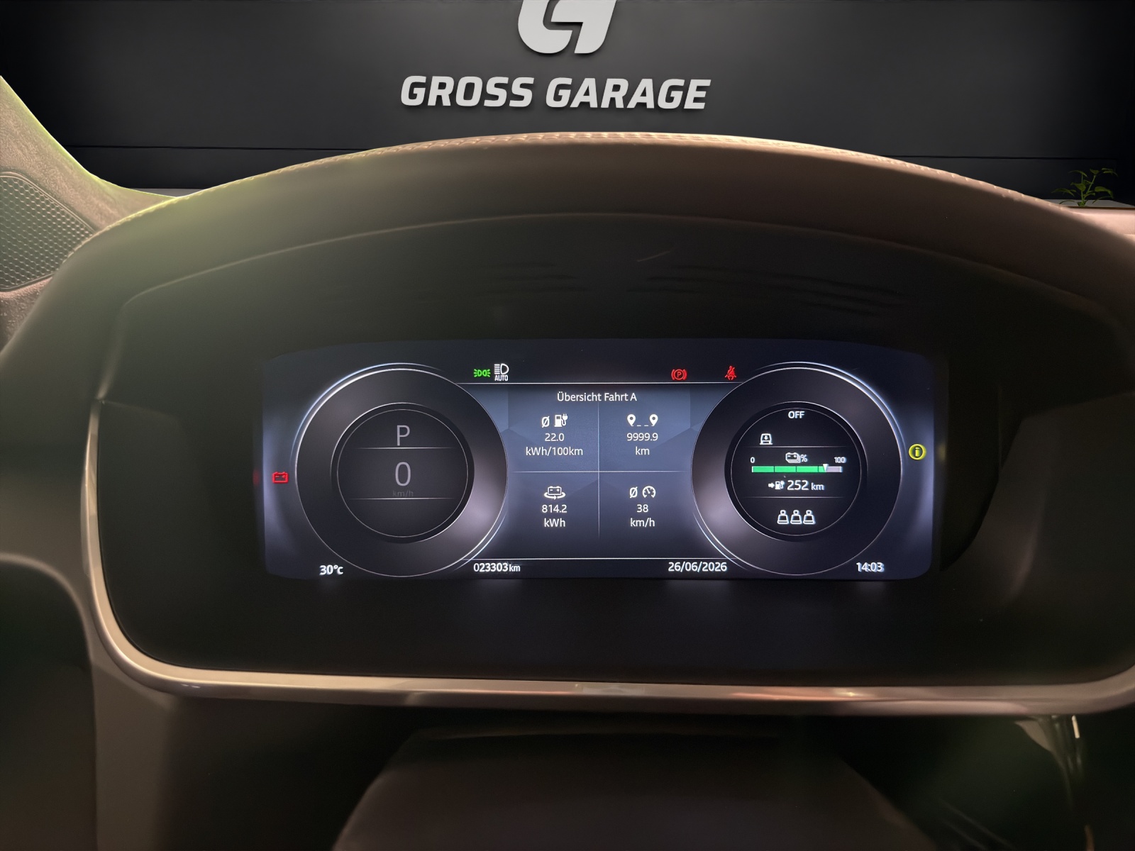 JAGUAR I-Pace EV400 R-Dyn. SE-image-11