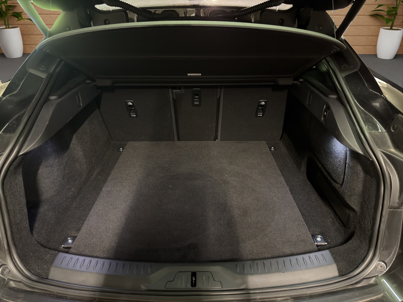 JAGUAR I-Pace EV400 R-Dyn. SE-image-8