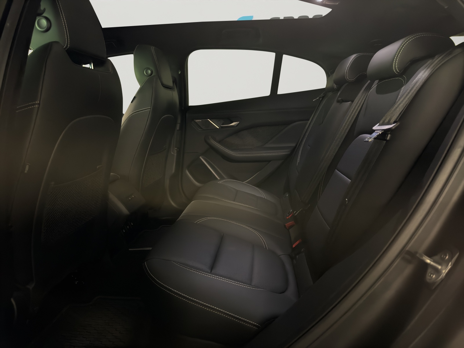 JAGUAR I-Pace EV400 R-Dyn. SE-image-7