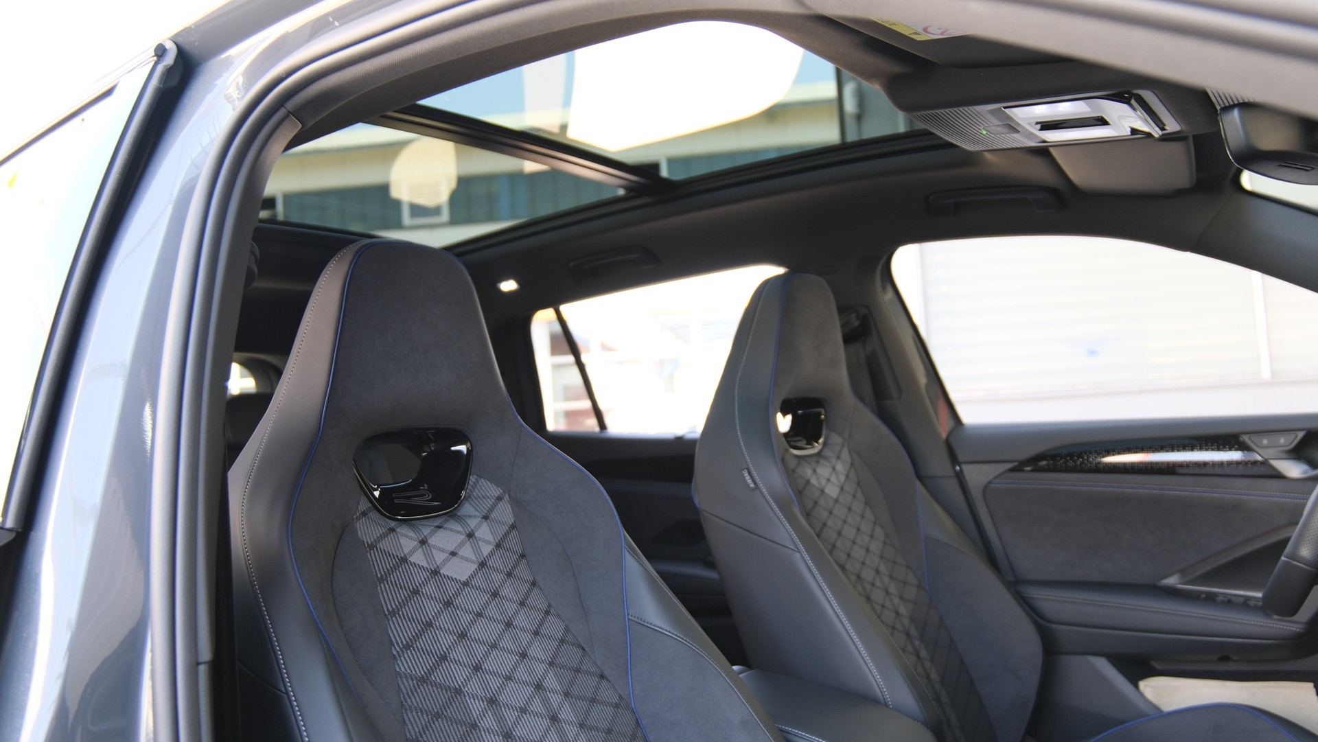 VW Tayron 2.0 TDI SCR R-Line 4Motion DSG " Black Style "-image-14