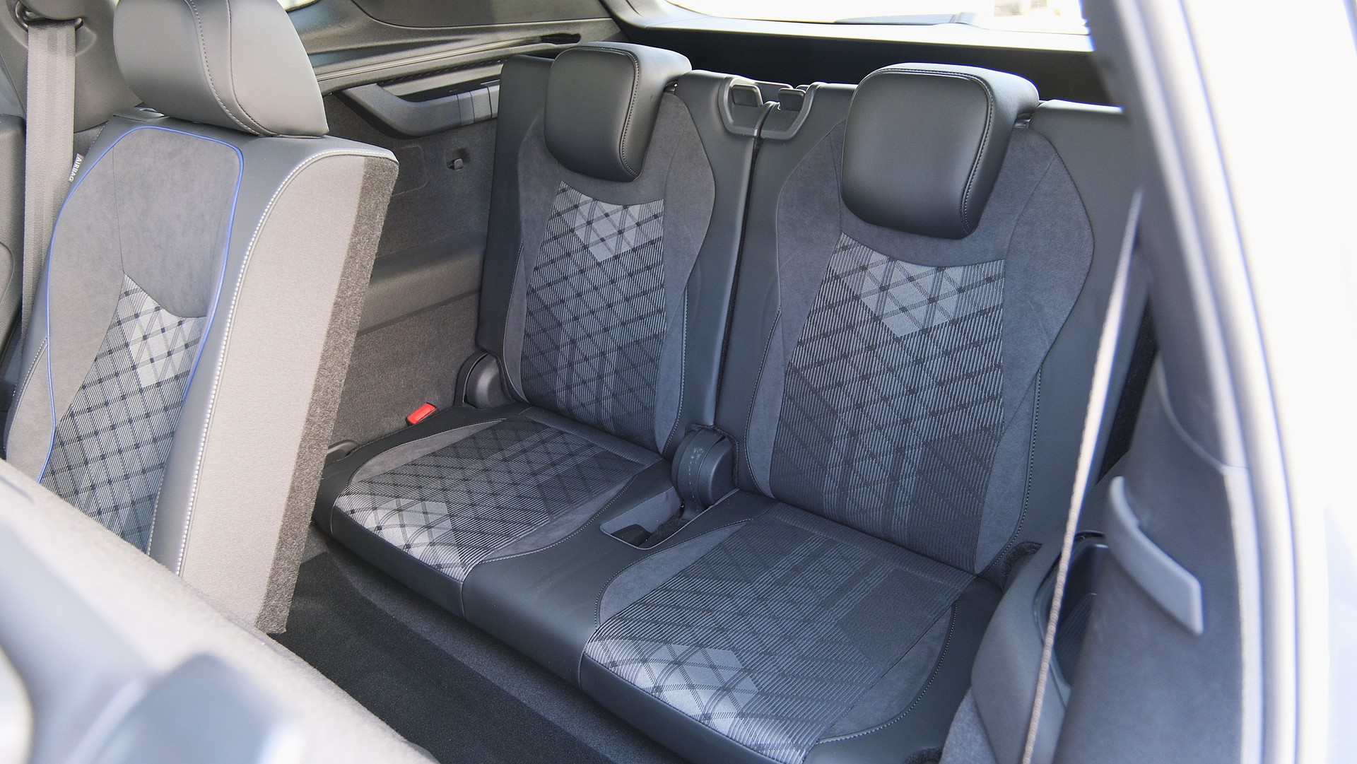 VW Tayron 2.0 TDI SCR R-Line 4Motion DSG " Black Style "-image-12