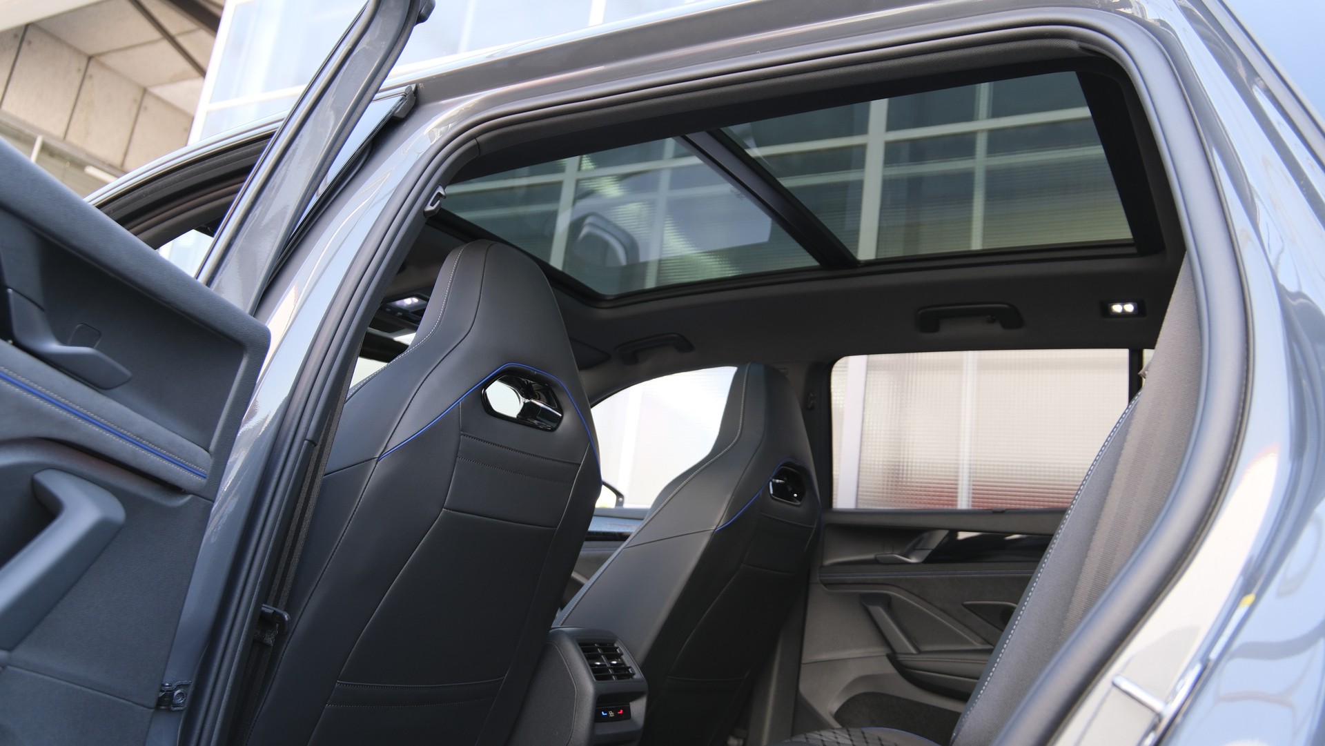 VW Tayron 2.0 TDI SCR R-Line 4Motion DSG " Black Style "-image-15