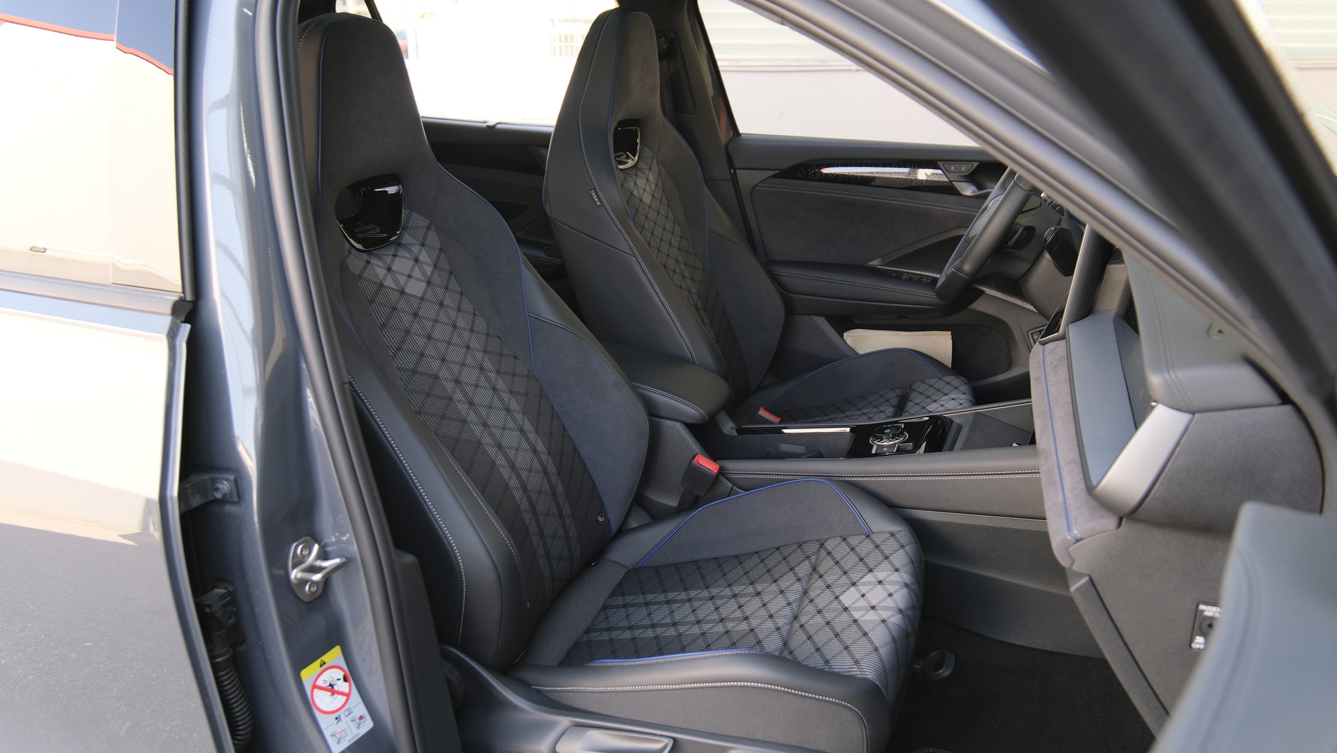 VW Tayron 2.0 TDI SCR R-Line 4Motion DSG " Black Style "-image-21
