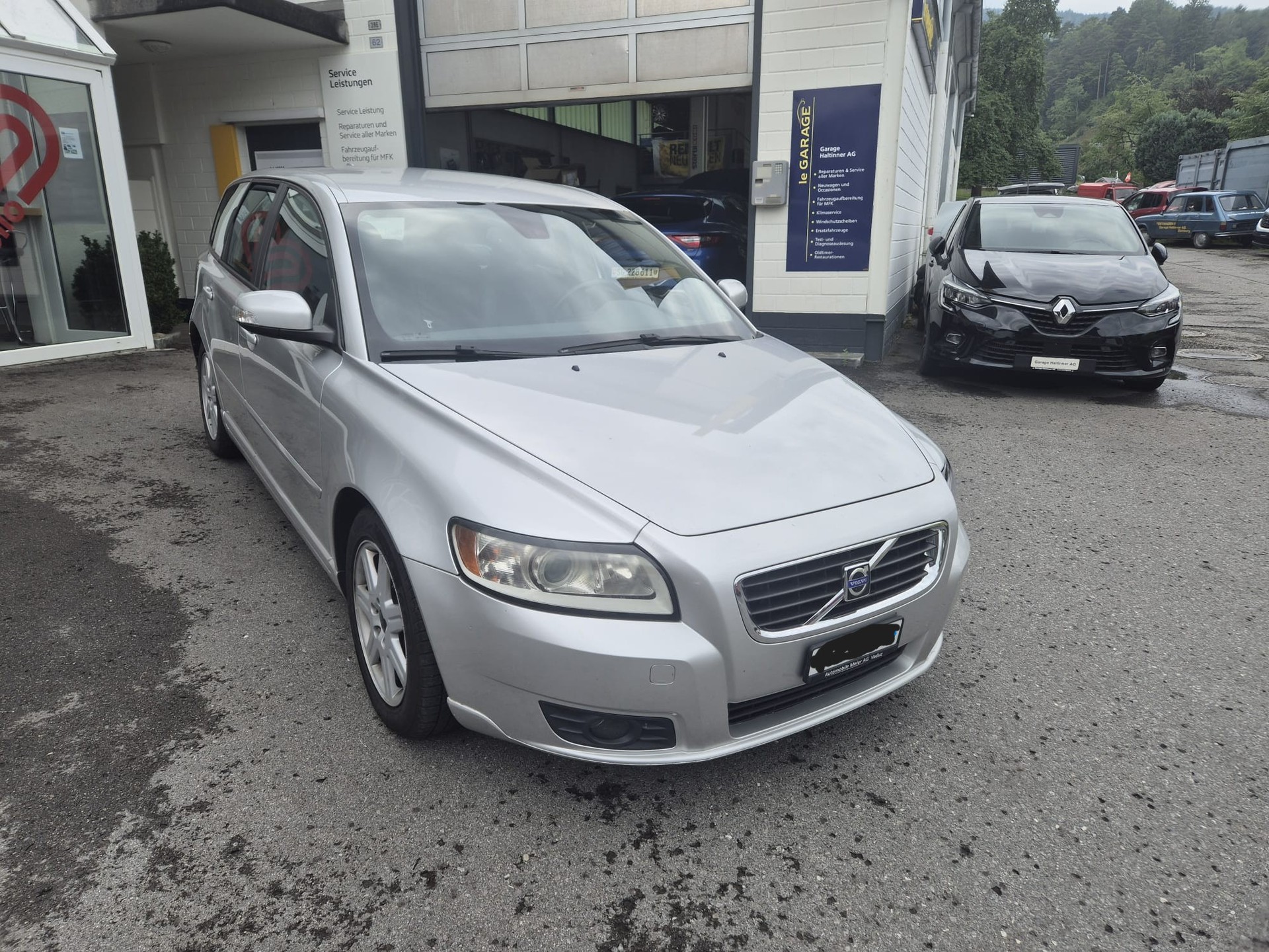 VOLVO V50 D5 Momentum-image-1
