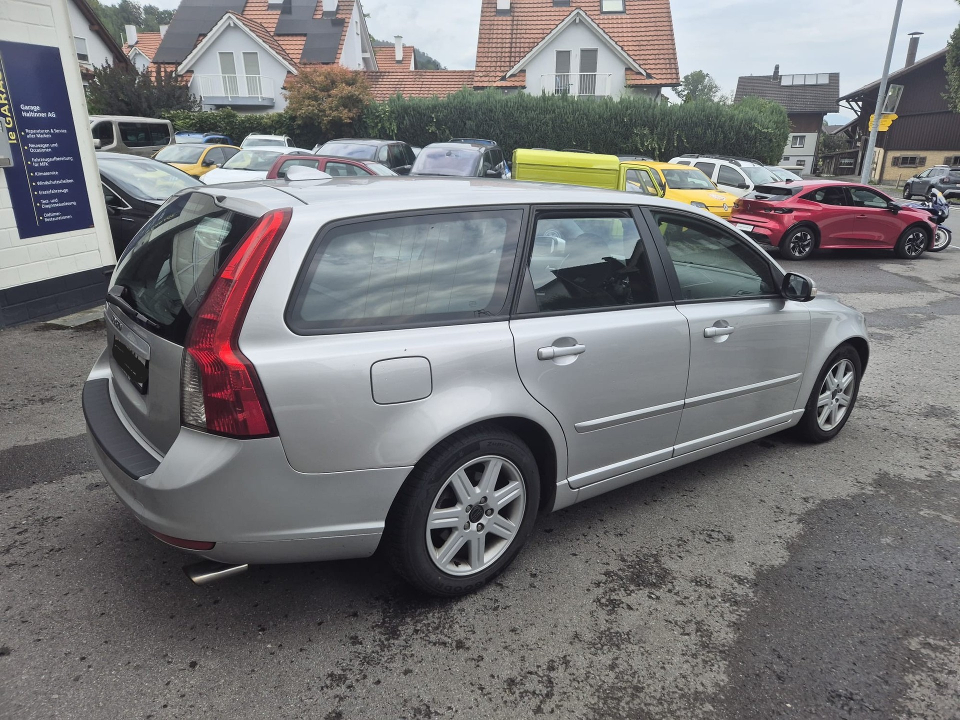 VOLVO V50 D5 Momentum-image-2