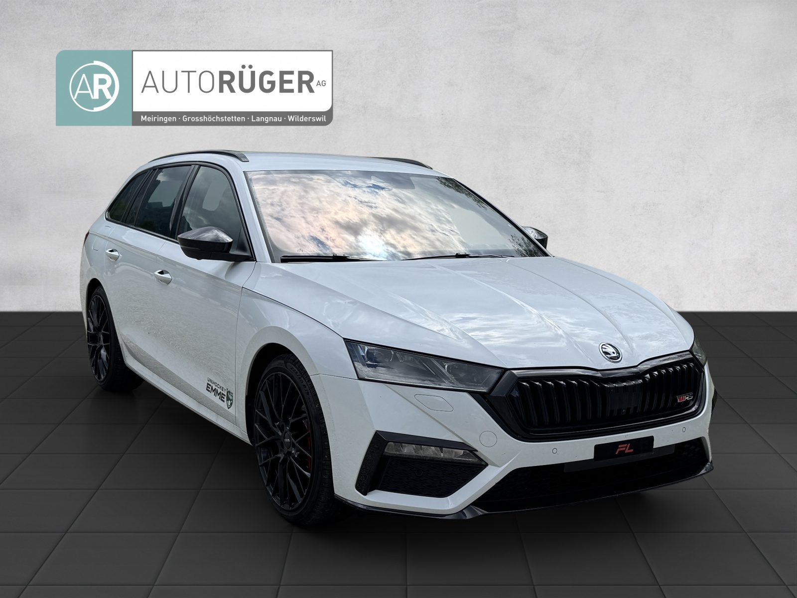 SKODA Octavia Combi 2.0 TSI DSG RS-image-2