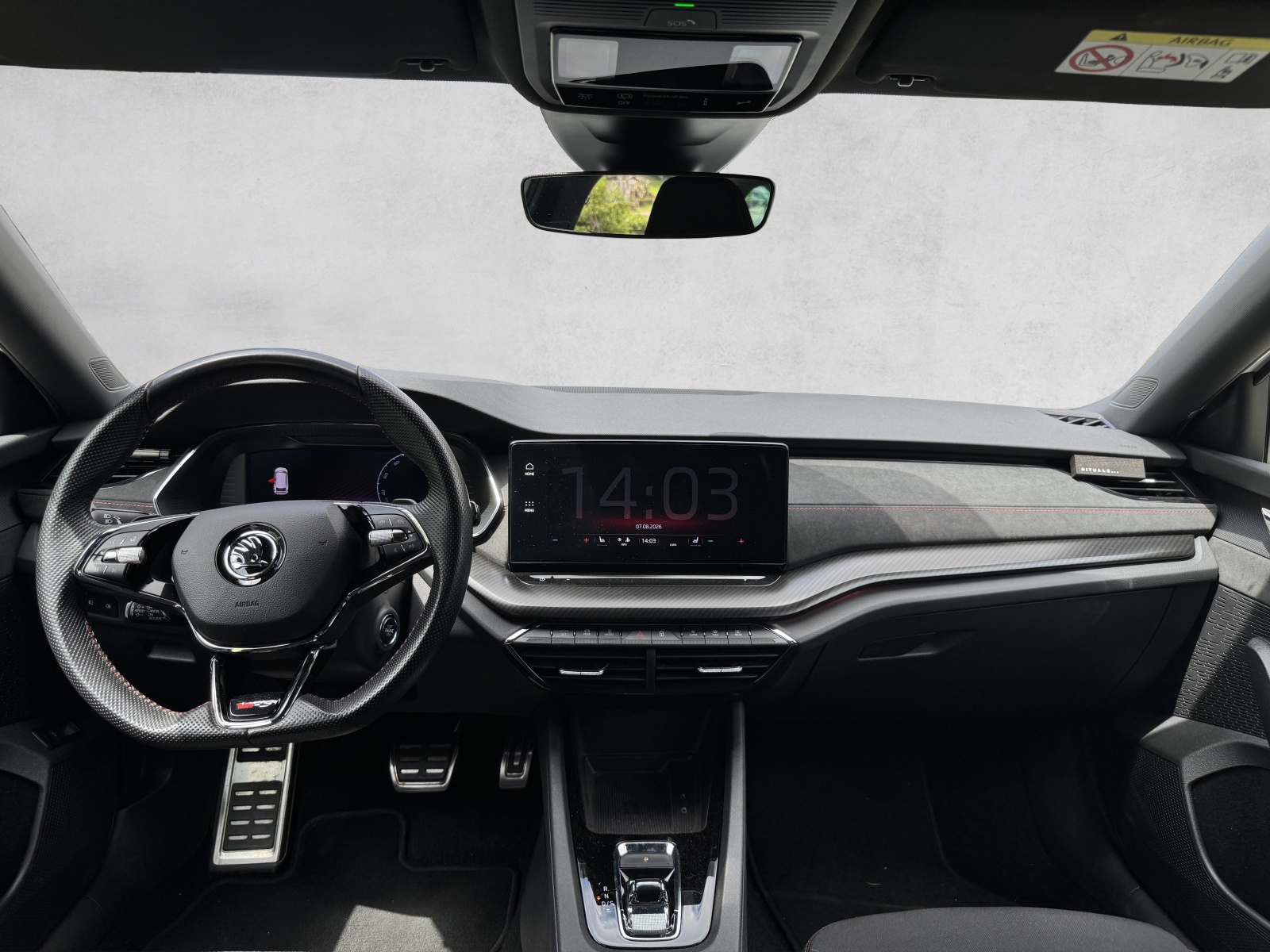 SKODA Octavia Combi 2.0 TSI DSG RS-image-4