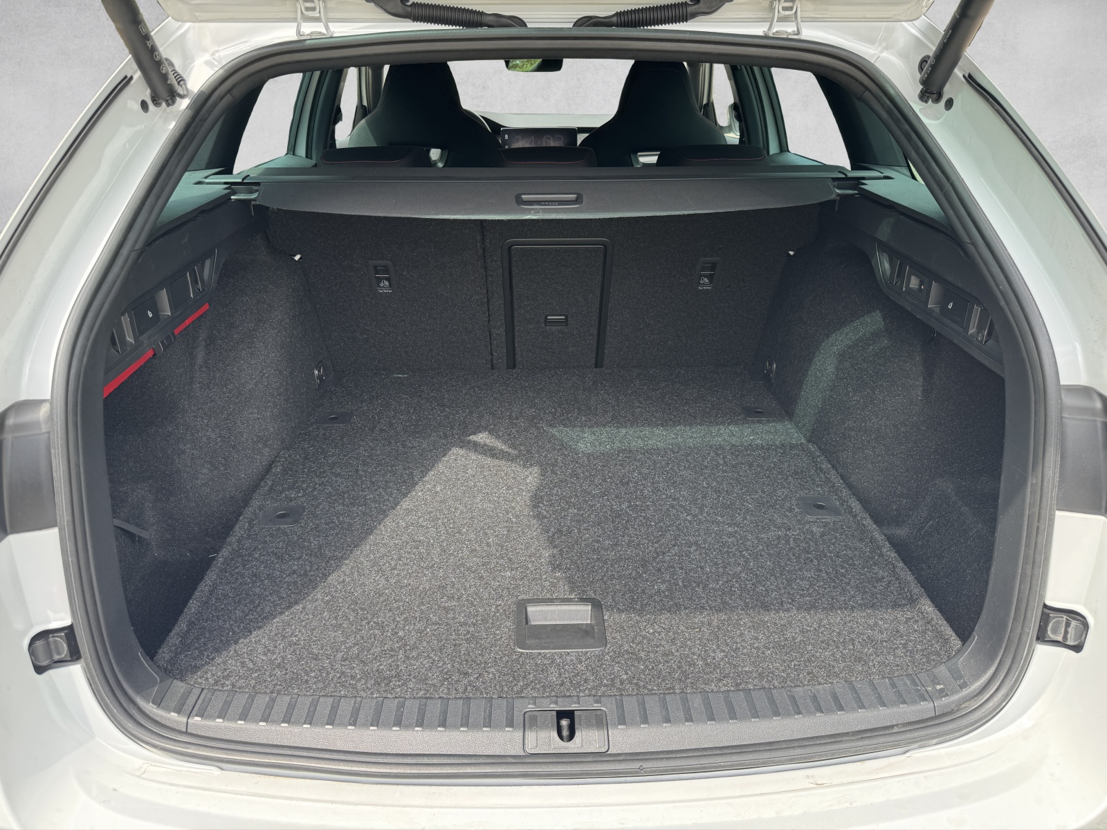 SKODA Octavia Combi 2.0 TSI DSG RS-image-5