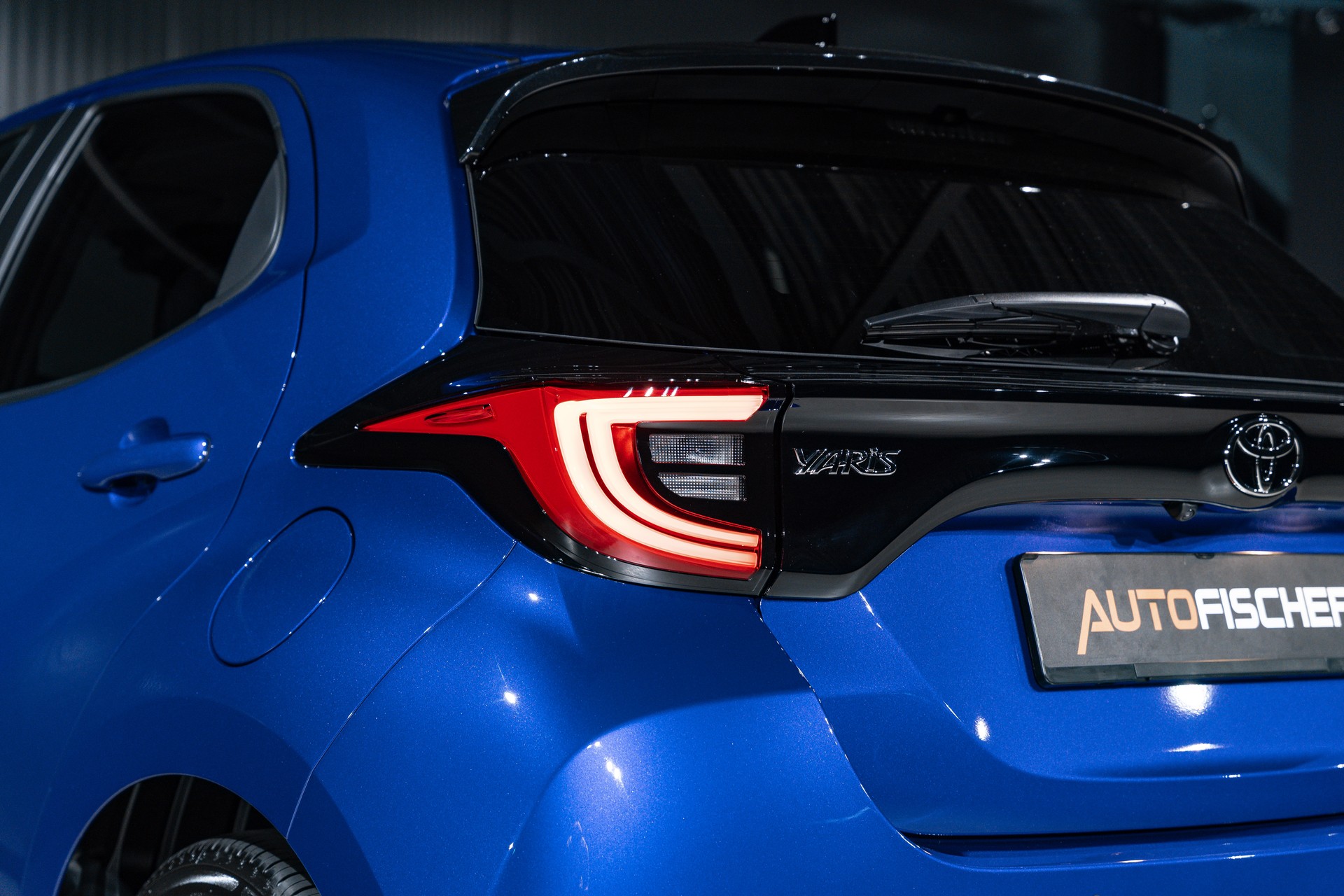 TOYOTA Yaris 1.5 e-CVT-image-24