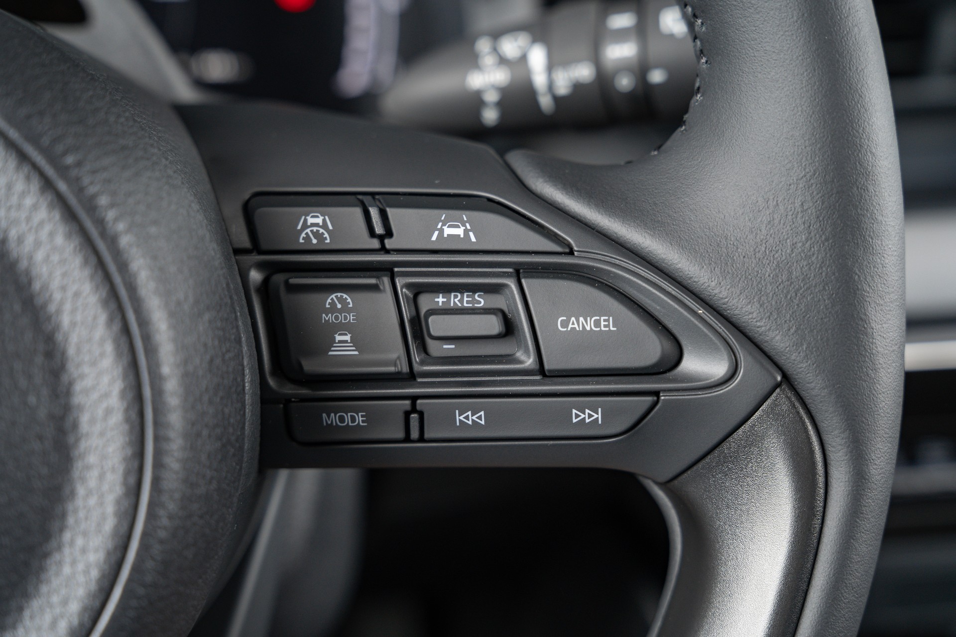 TOYOTA Yaris 1.5 e-CVT-image-19